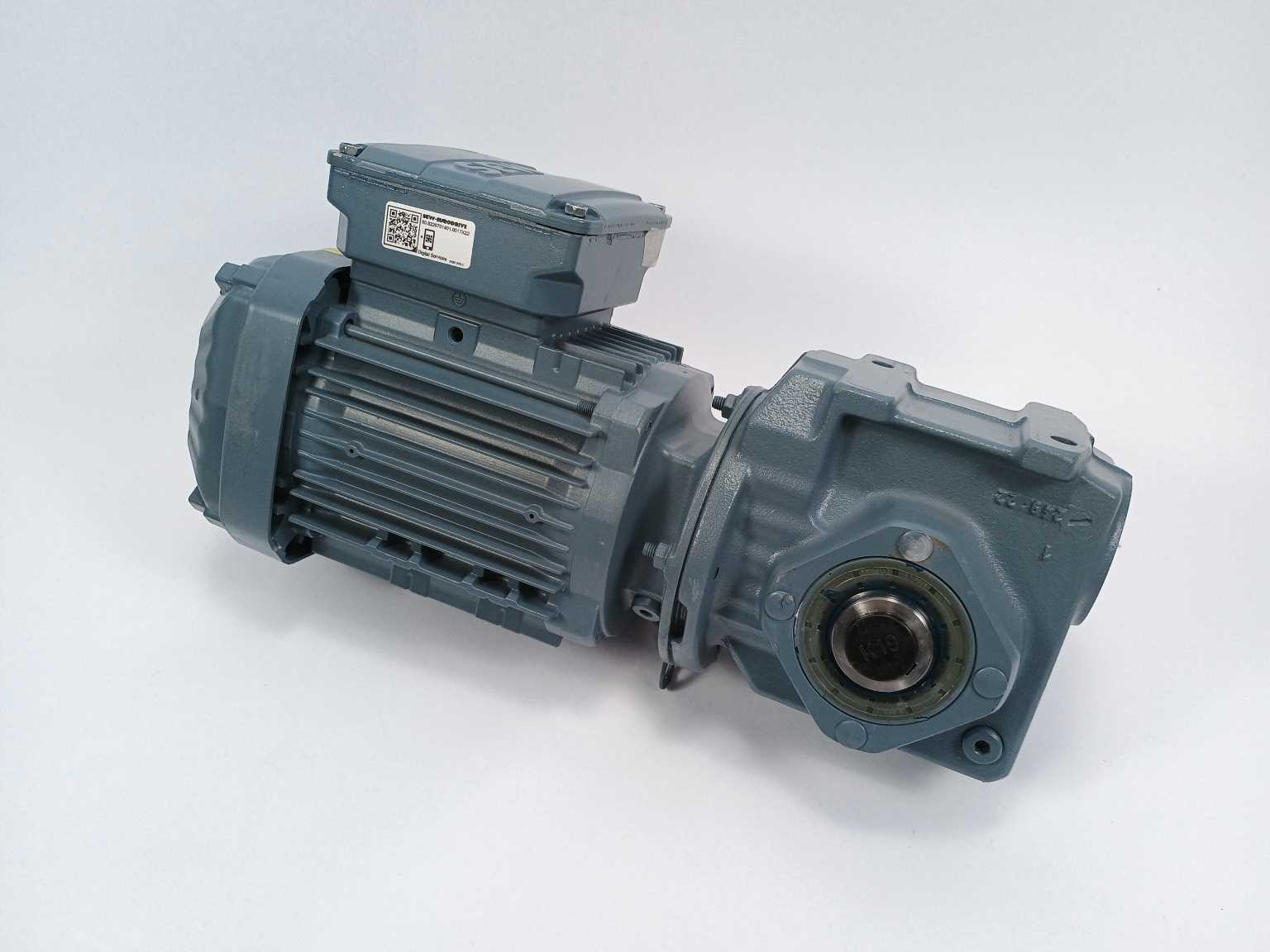 SEW-EURODRIVE SA37DRN71M4 Geared Motor
