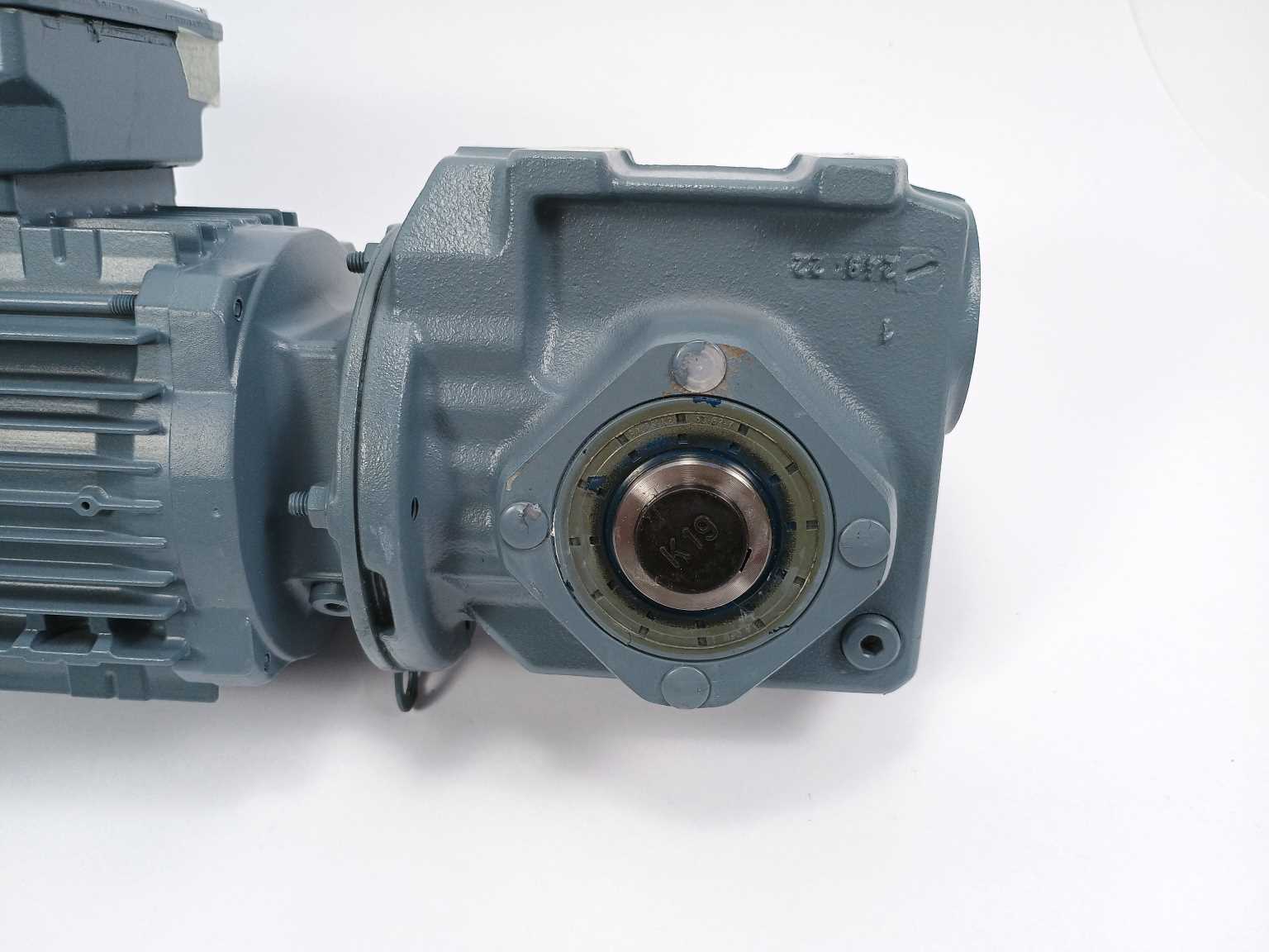 SEW-EURODRIVE SA37DRN71M4 Geared Motor