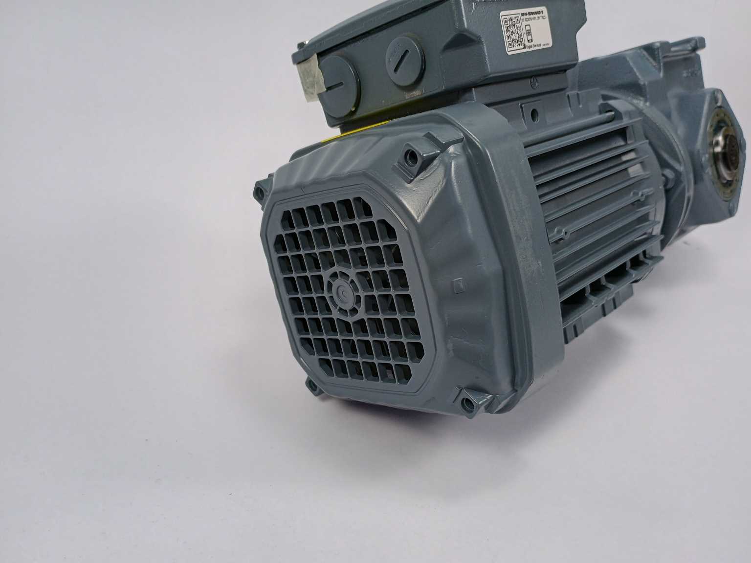 SEW-EURODRIVE SA37DRN71M4 Geared Motor