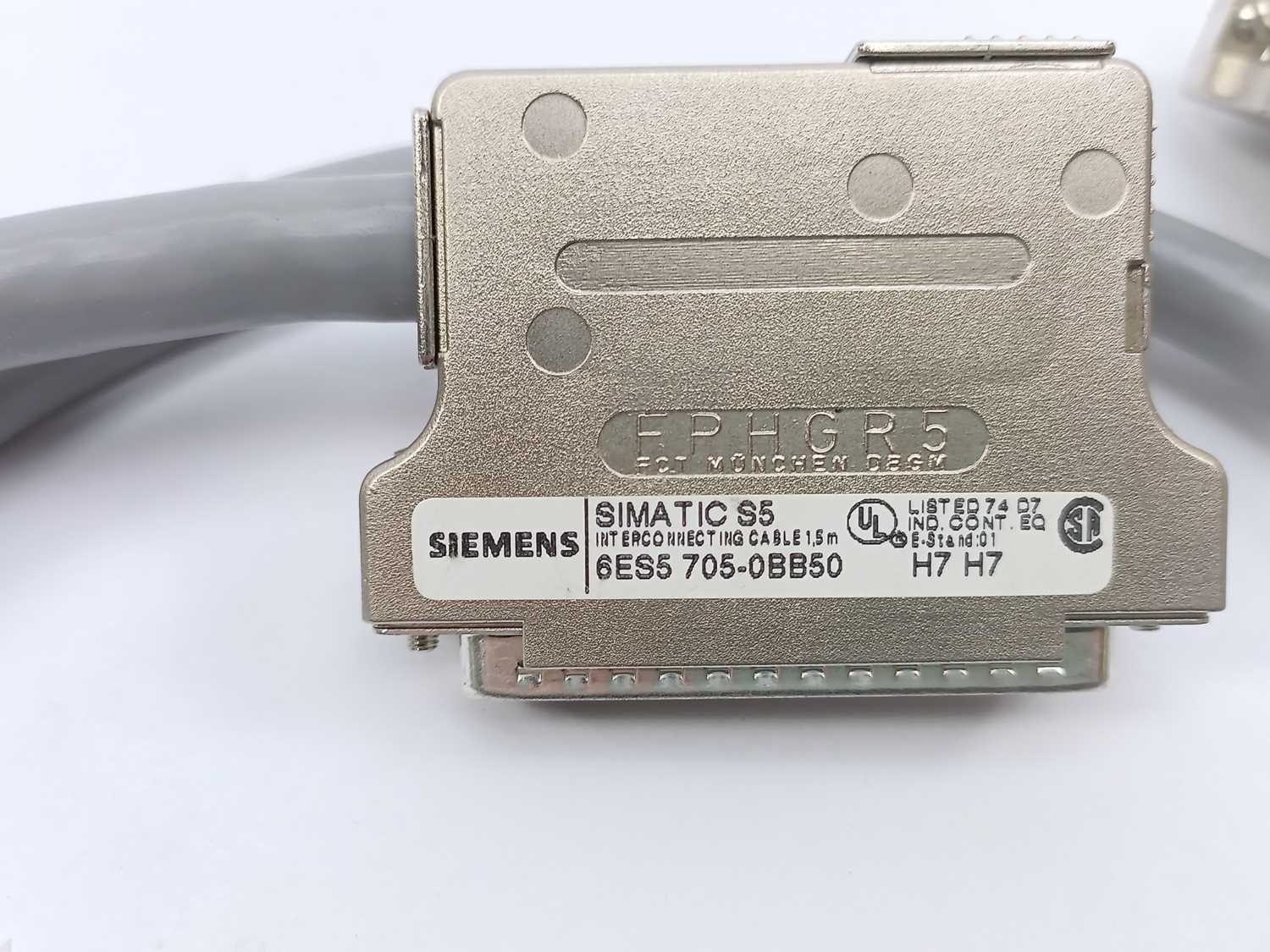 siemens-6es5705-0bb50-connection-cable-1-5m_3.jpg Siemens 6ES5705-0BB50 Connection Cable 1.5m