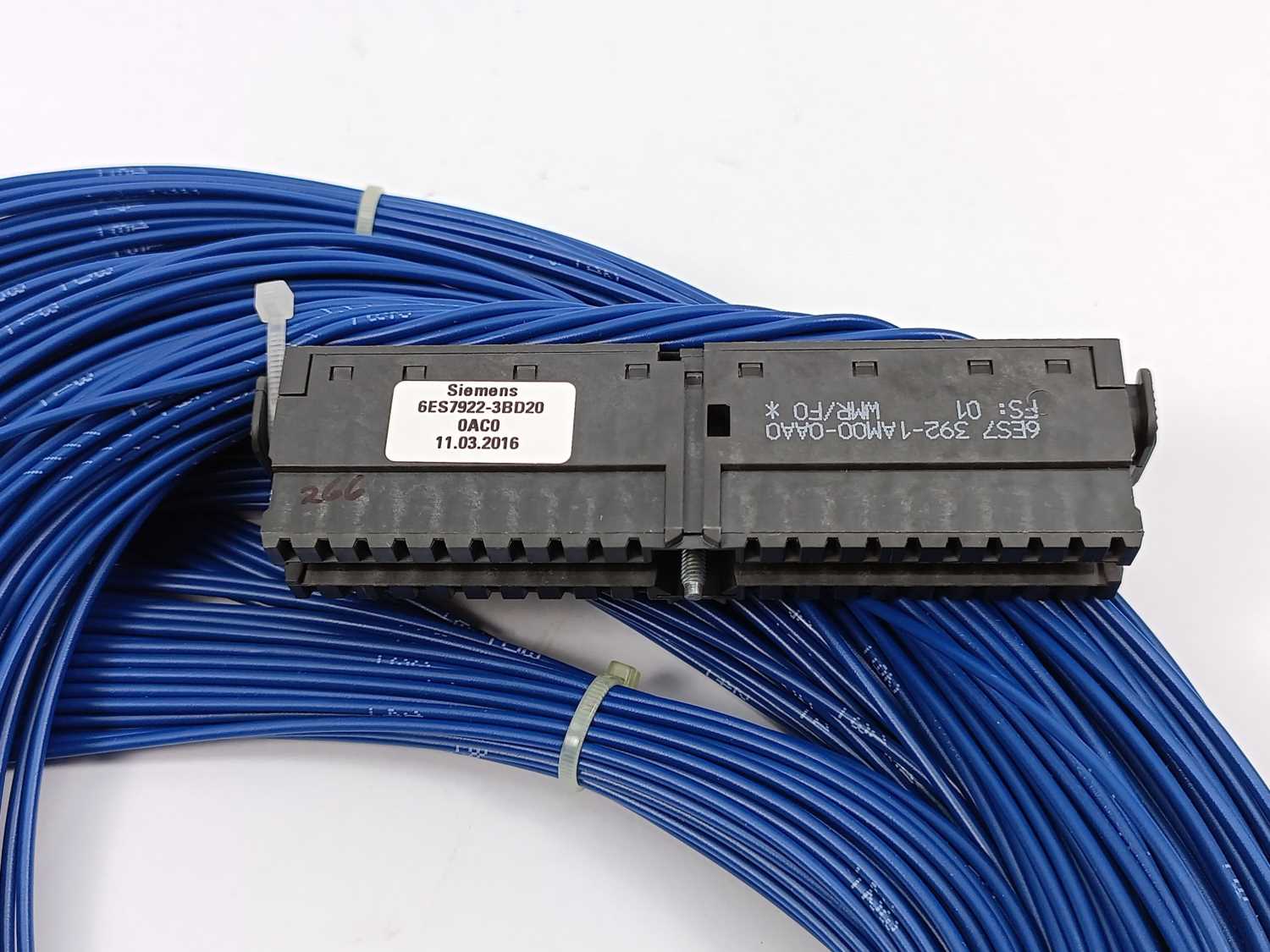 siemens-6es7922-3bd20-0ac0-front-connector-with-single-cores-3-2m_1.jpg Siemens 6ES7922-3BD20-0AC0 Front connector with single cores 3.2m