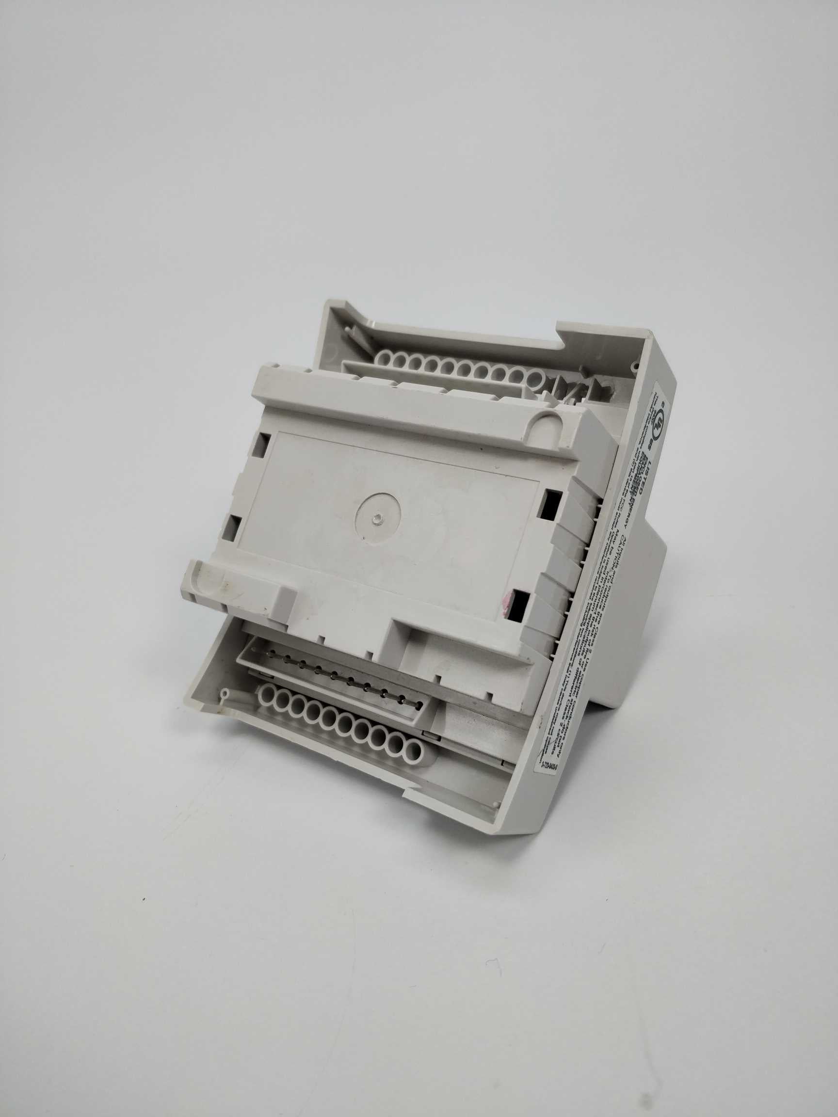 tac-xenta-901-serial-lontalk-adapter_3.jpg TAC Xenta 901 Serial LonTalk Adapter