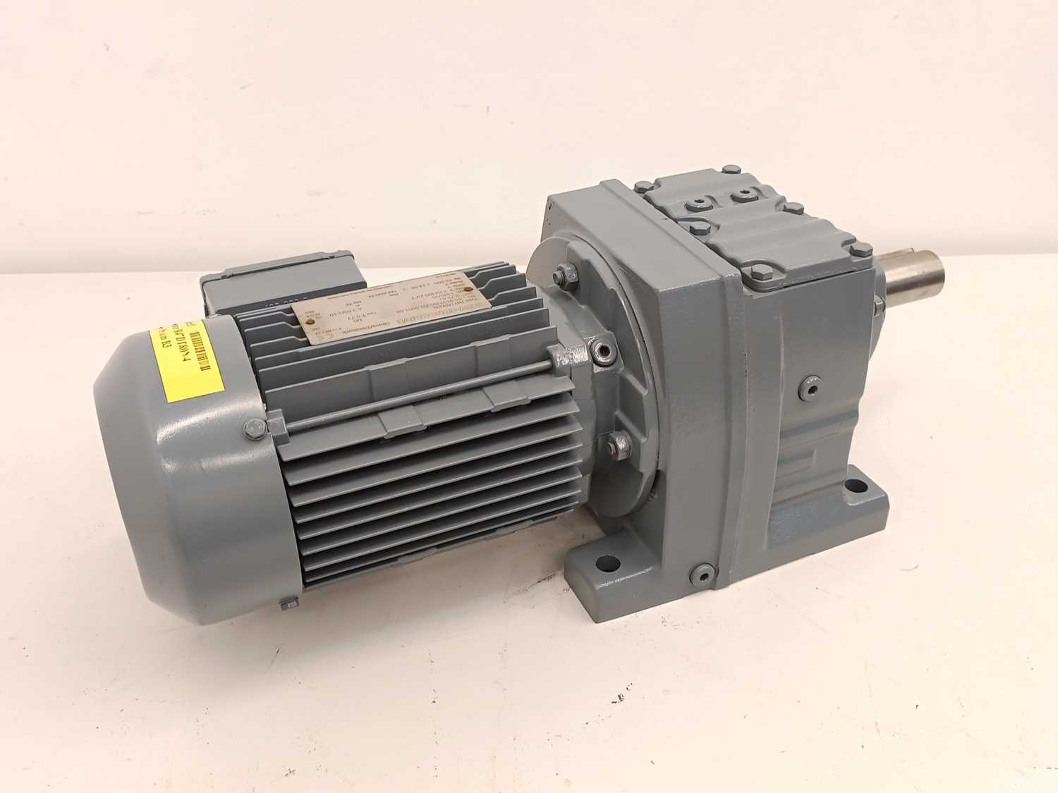 sew-eurodrive-r47dt80n4-gearmotor_1.jpg SEW-EURODRIVE R47DT80N4 Gearmotor