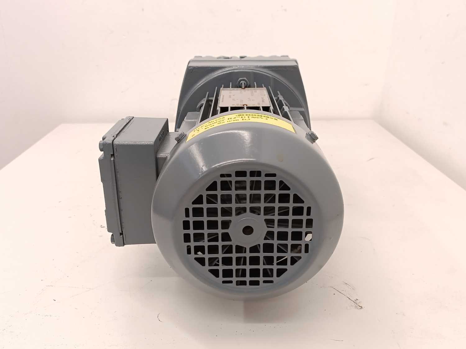 sew-eurodrive-r47dt80n4-gearmotor_3.jpg SEW-EURODRIVE R47DT80N4 Gearmotor