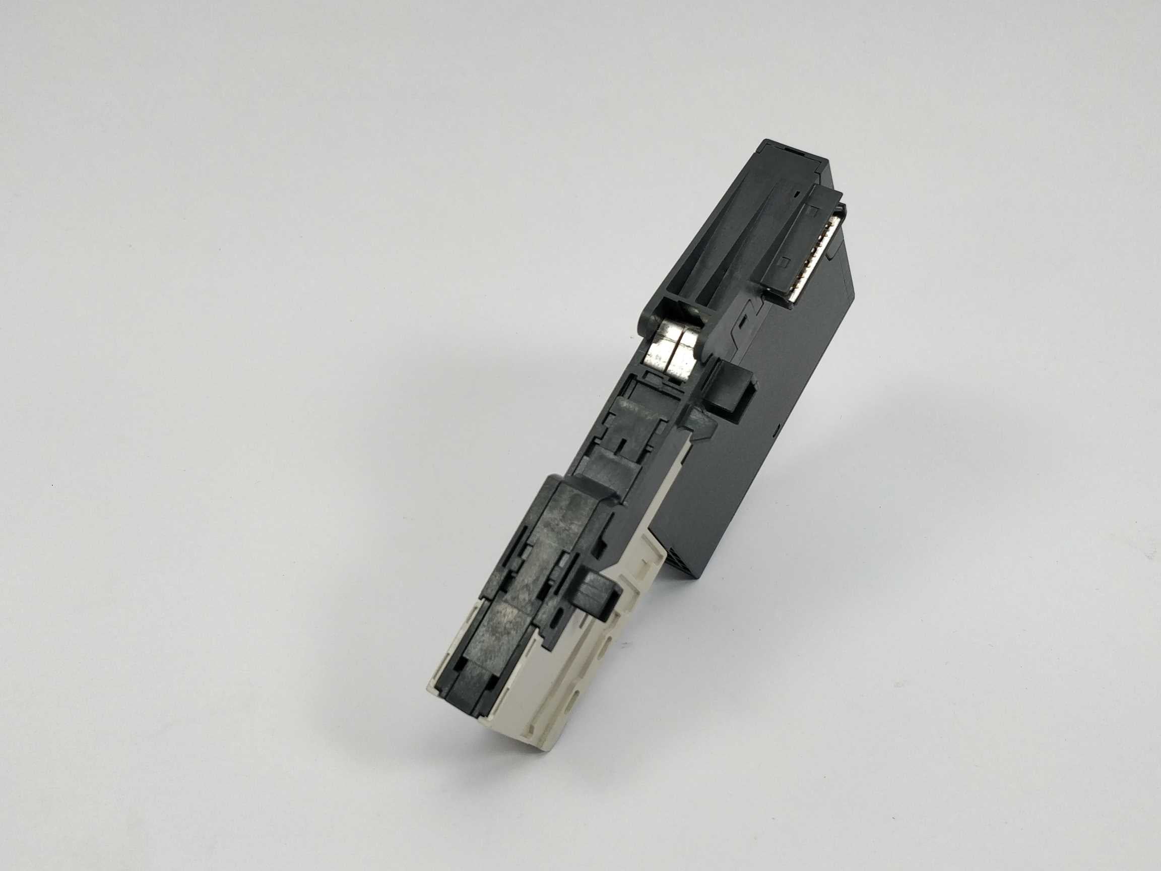 siemens-6es7138-4ca00-0aa0-power-module-pm-e-dc24v-with-6es7193-4cd30-0aa0_1.jpg Siemens 6ES7138-4CA00-0AA0 Power Module PM-E DC24V With 6ES7193-4CD30-0AA0