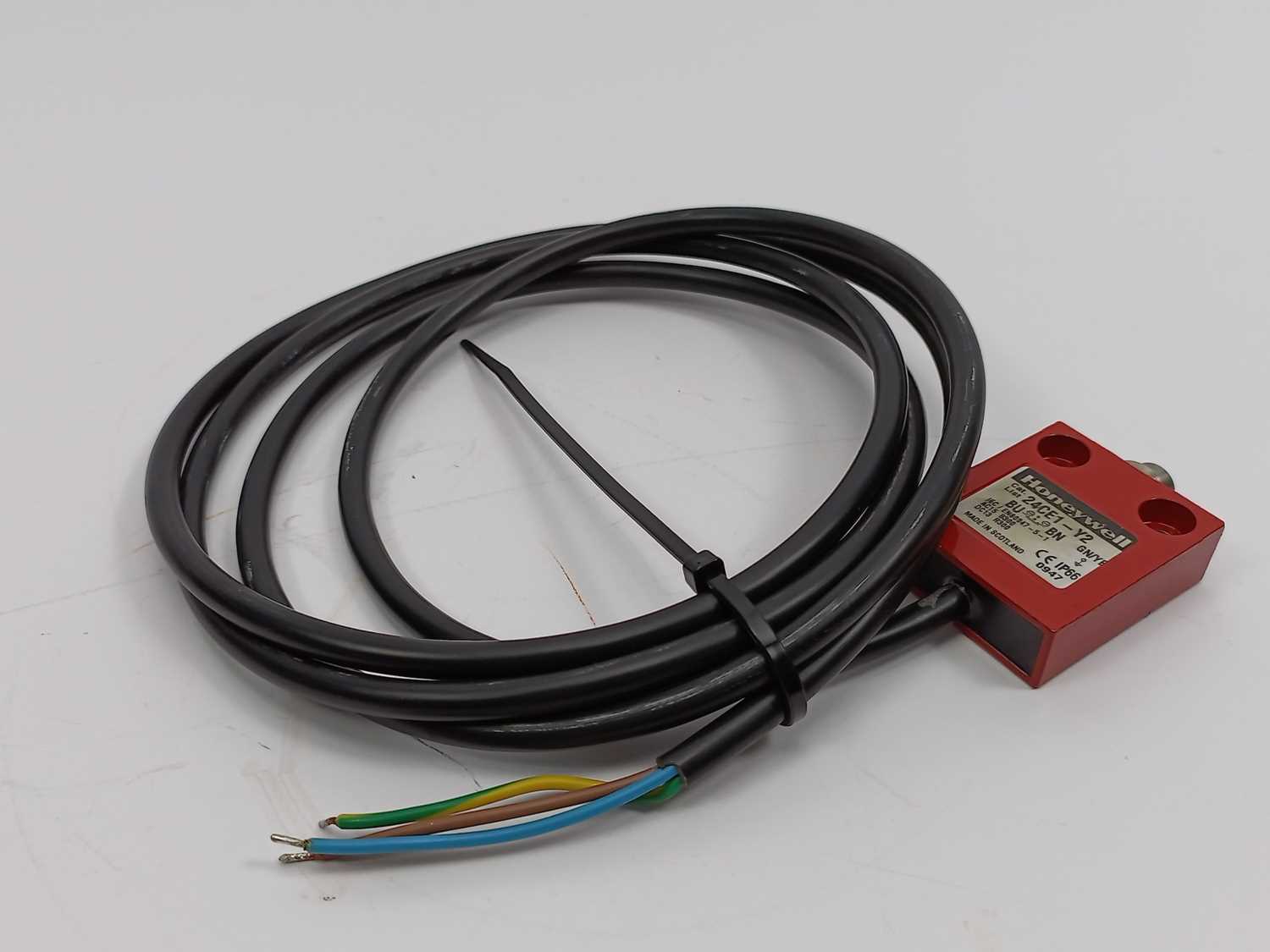 honeywell-24ce1-y2-limit-switch_0.jpg Honeywell 24CE1-Y2 Limit Switch