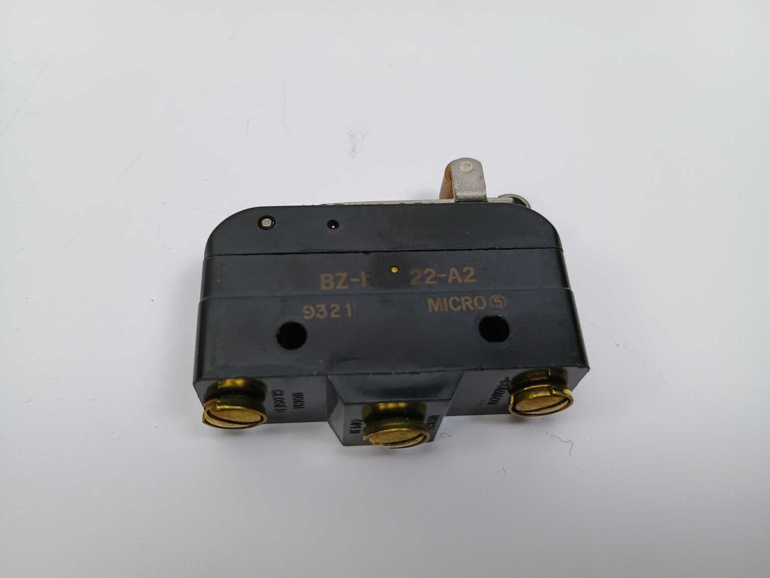 honeywell-bz-rw922-a2-10a-125v-roller-lever-micro-switch_3.jpg Honeywell BZ-RW922-A2 10A 125V Roller Lever Micro Switch