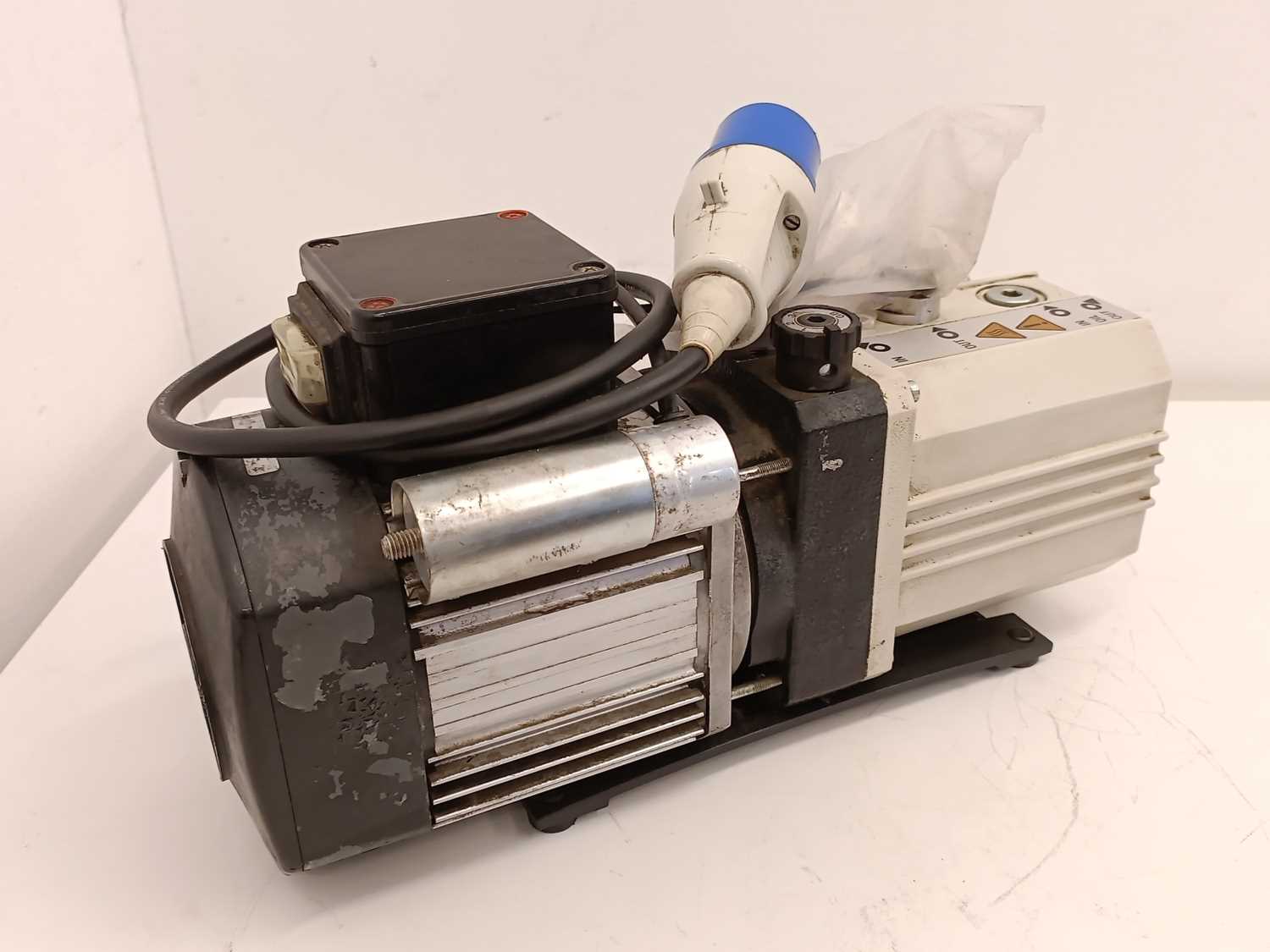 Leybold Vakuum 140000 TRIVAC D2,5 Rotary Vane Vacuum Pump Online Hot Salg