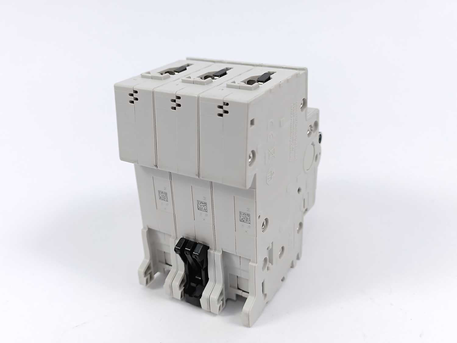 abb-2cds273001r0467-s203m-k16-miniature-circuit-breaker_1.jpg ABB 2CDS273001R0467 S203M-K16 Miniature Circuit Breaker