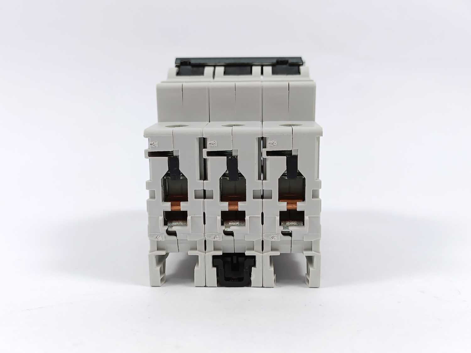 abb-2cds273001r0467-s203m-k16-miniature-circuit-breaker_3.jpg ABB 2CDS273001R0467 S203M-K16 Miniature Circuit Breaker