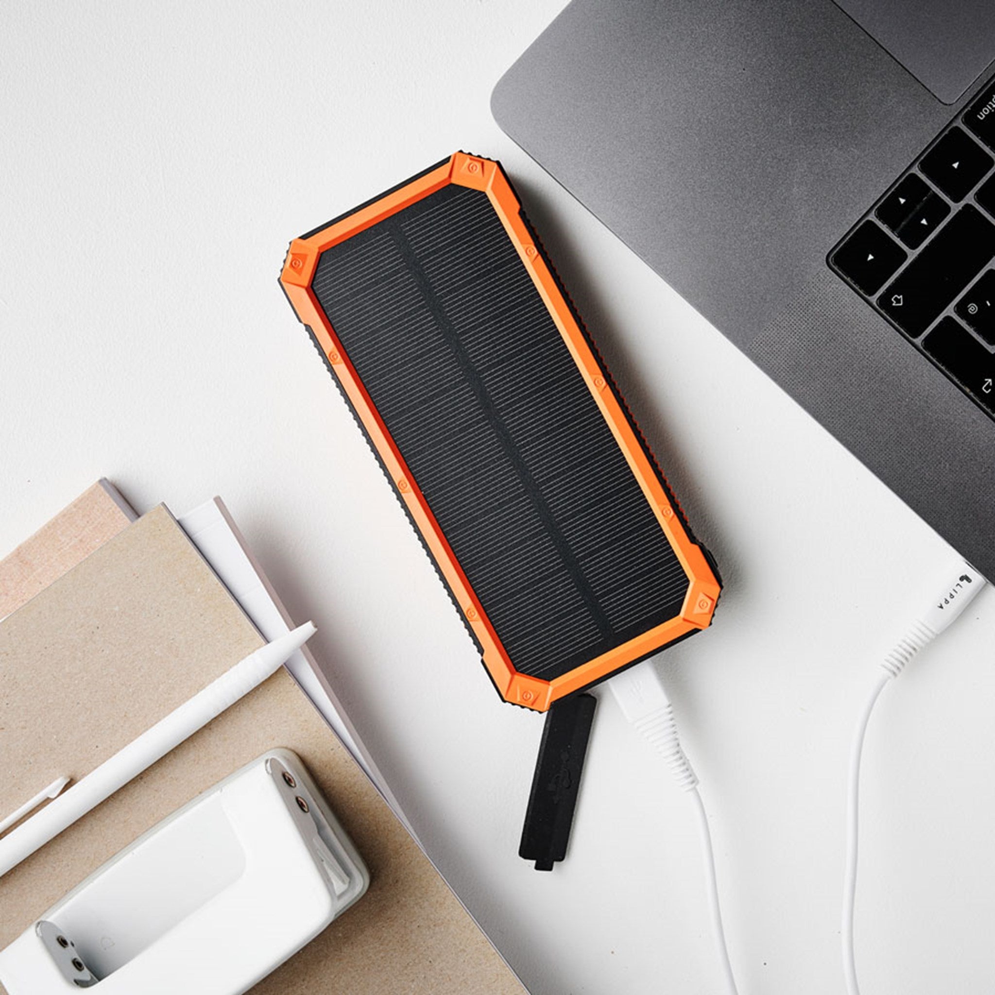 20.000 mAh solcelle powerbank 1 x USB-C PD og 3 x USB-A output