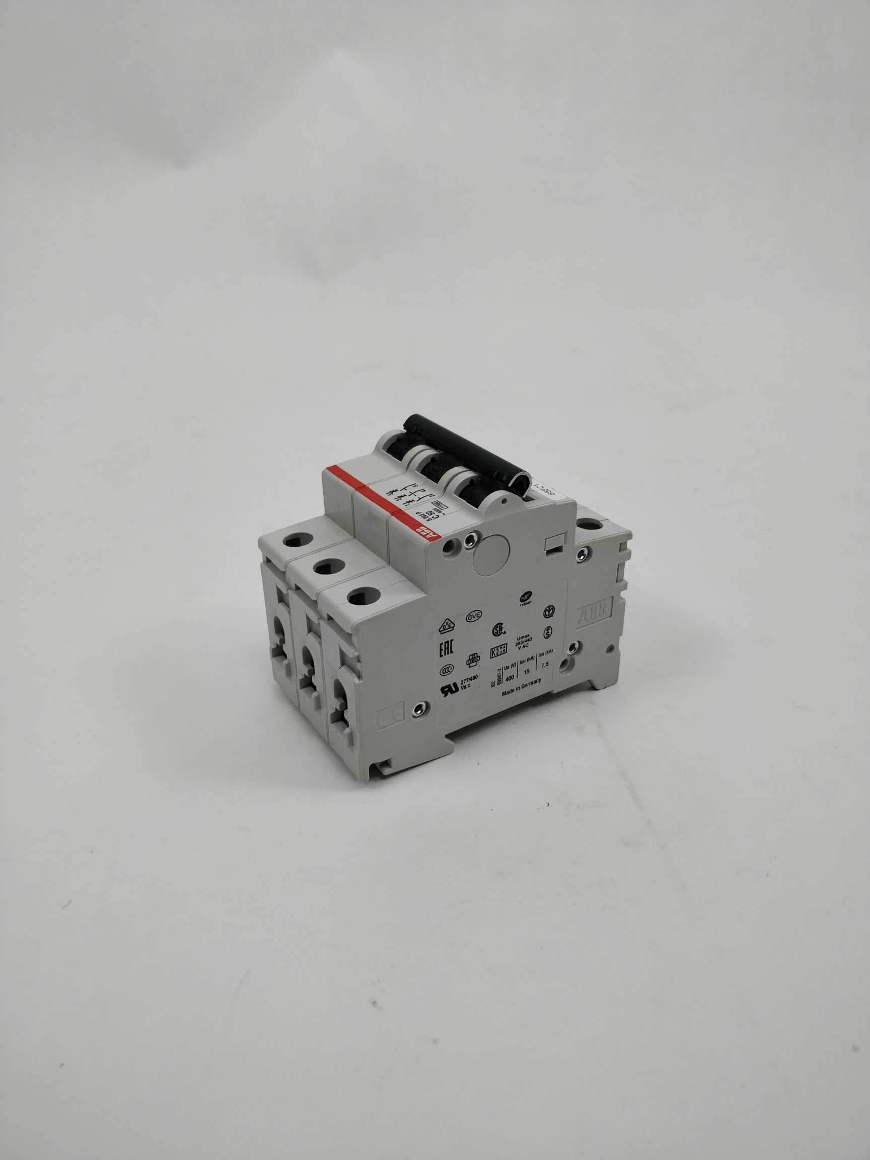ABB 2CDS283001R0504 S203P-C50 Levere