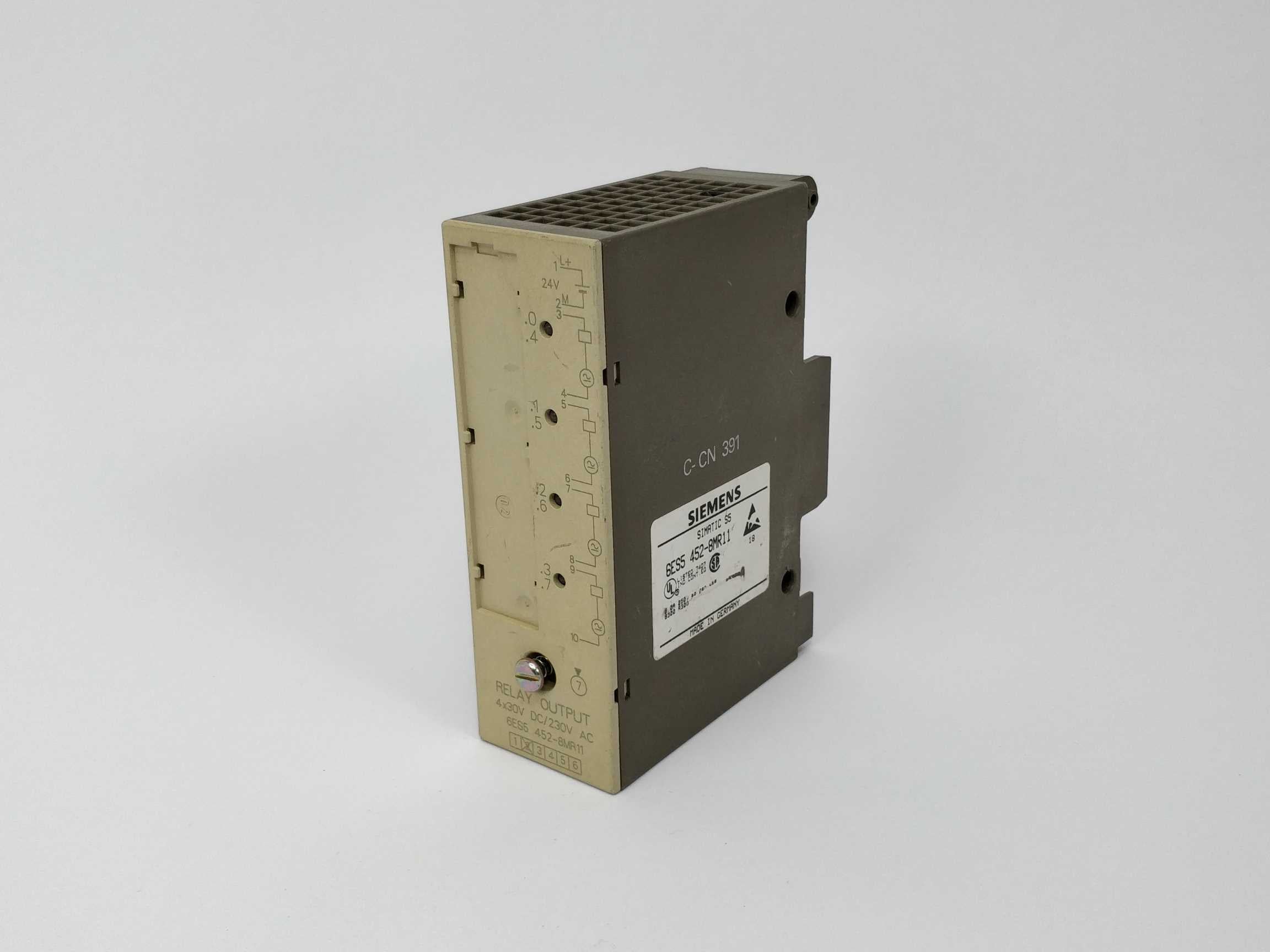 Siemens 6ES5 452-8MR11 version 2 Output Module