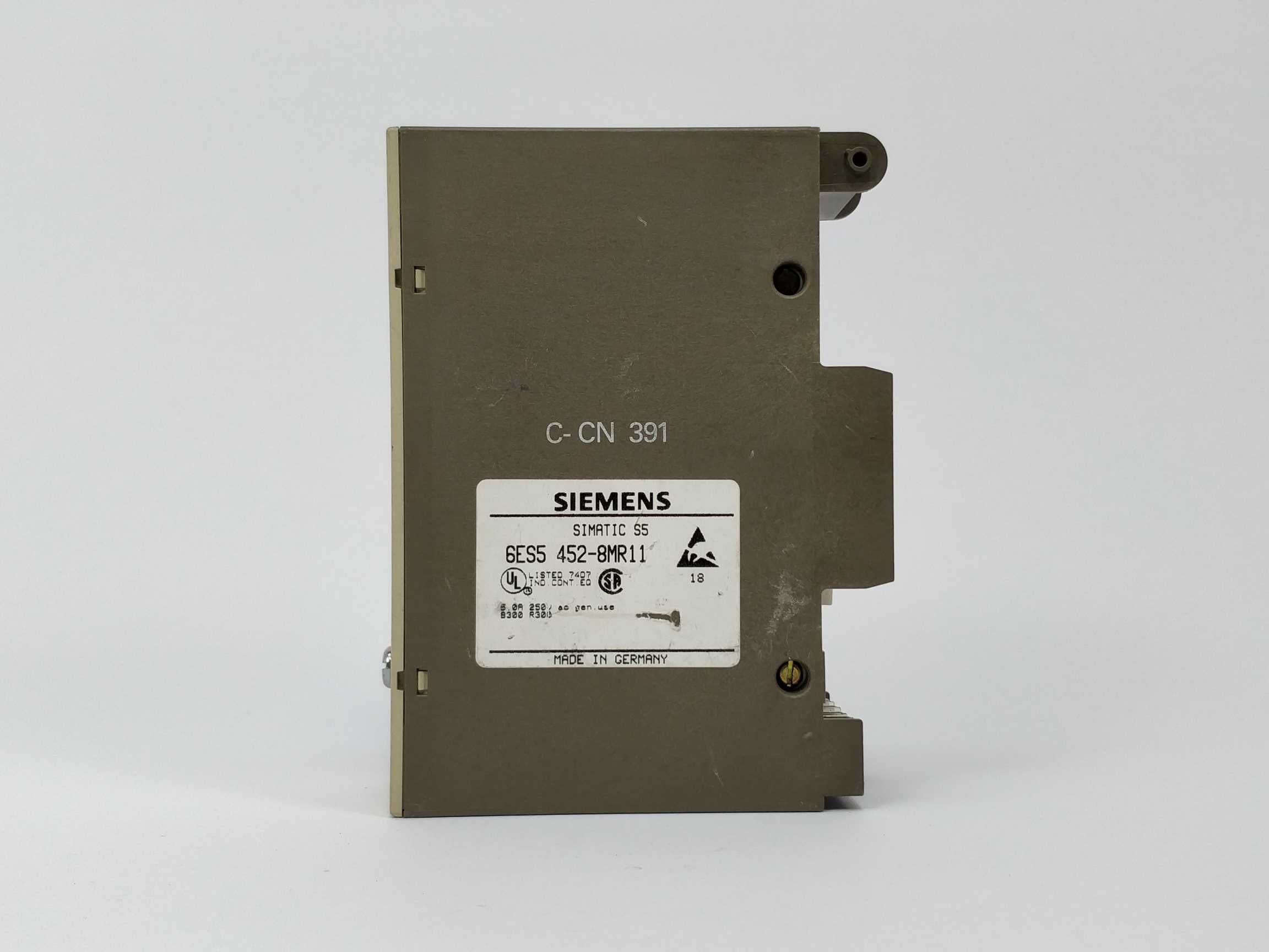 Siemens 6ES5 452-8MR11 version 2 Output Module