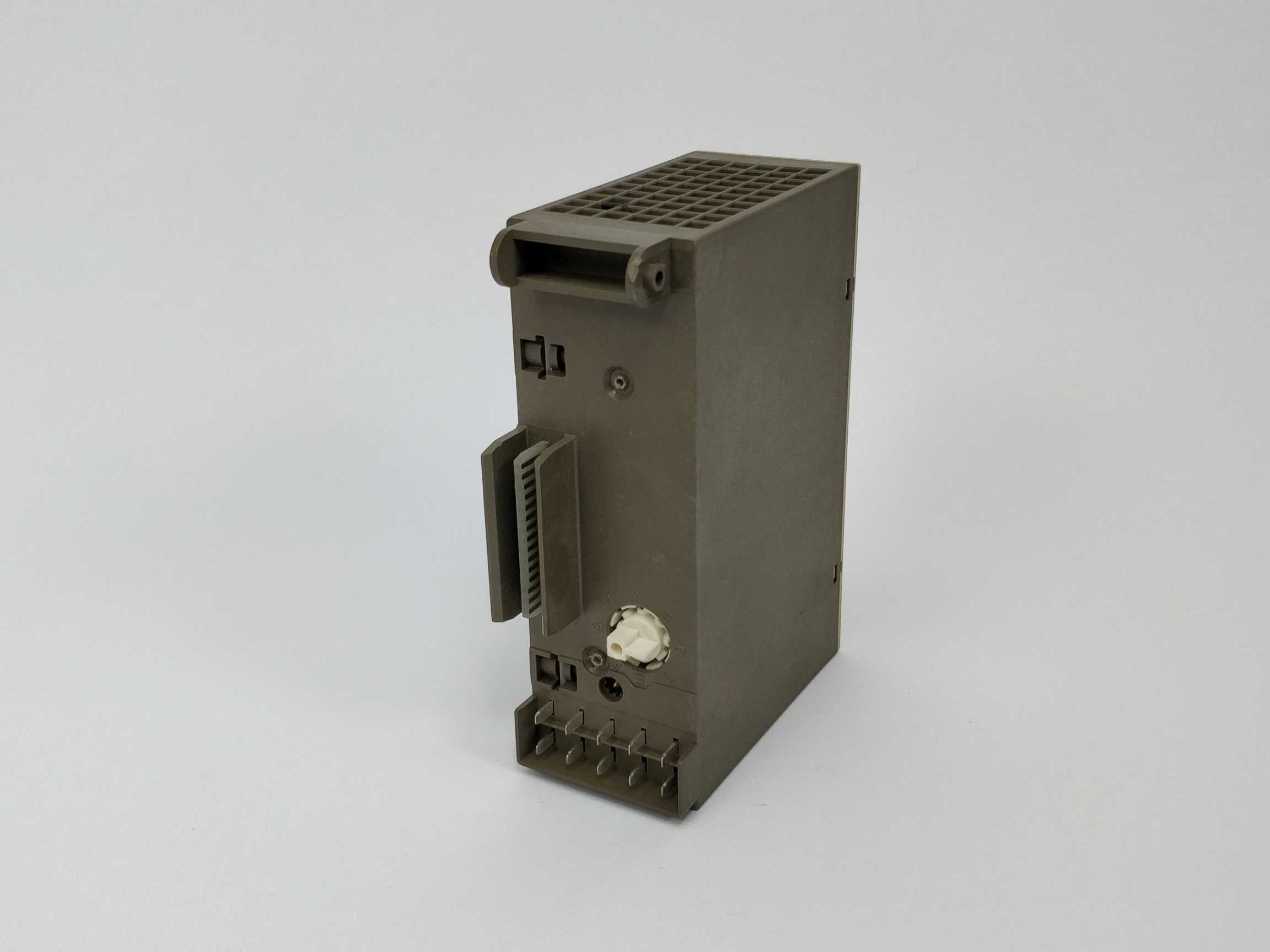 Siemens 6ES5 452-8MR11 version 2 Output Module