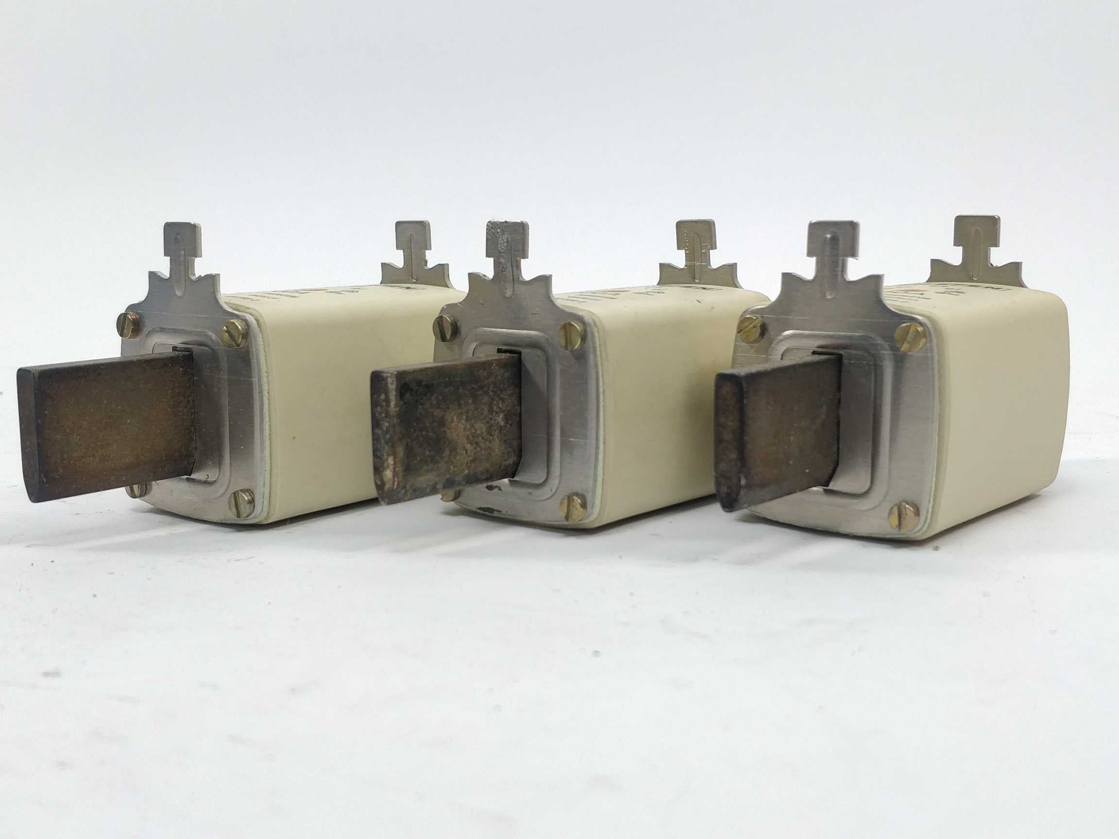 efen-350350130-fuse-200a-500v-gl-nh1-120ka-3pcs_1.jpg Efen 350350130 Fuse 200A 500V gL NH1 120kA 3Pcs.