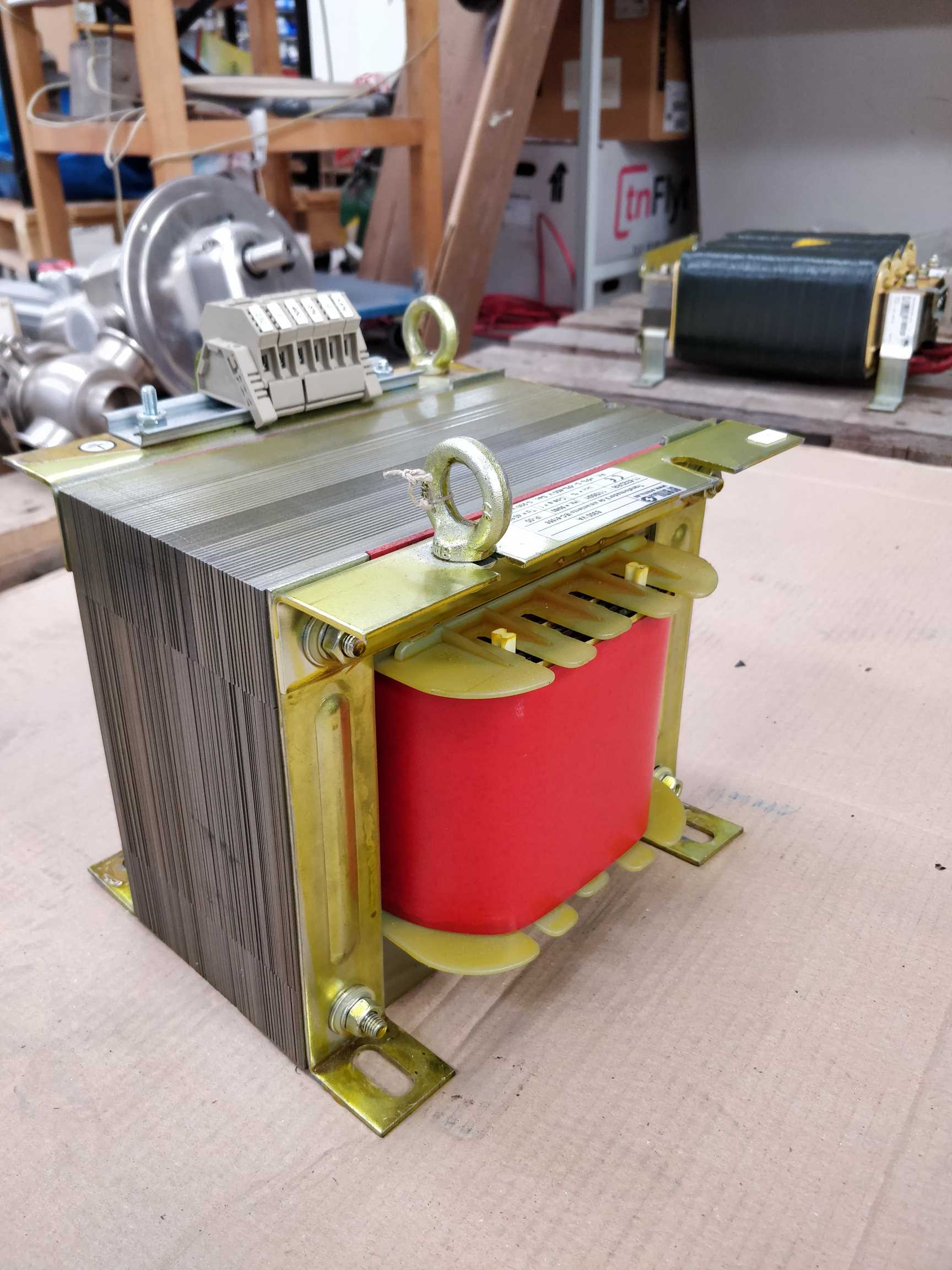 eremu-11-632drri-6300va-in-400v-5-out-230v_2.jpg EREMU 11-632DRRI 6300VA IN: 400V -+5% Out: 230V