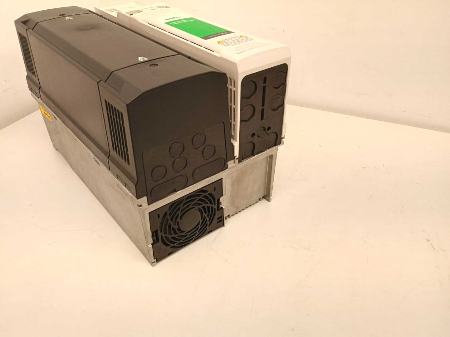 Control Techniques M700-06400350A Inverter Drive 15/18,5kW