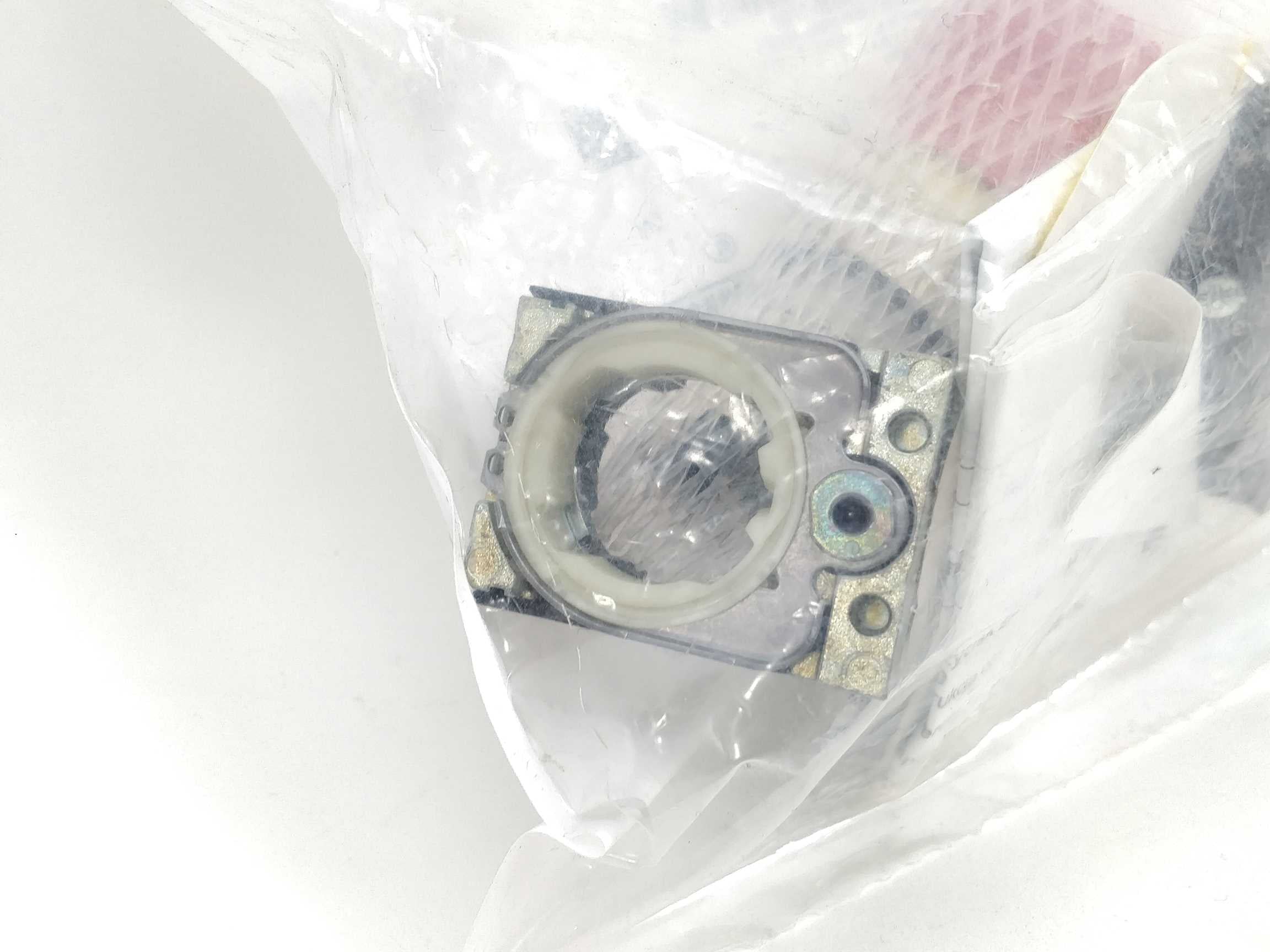 siemens-3su1150-1hb20-1fg0-emergency-stop-pushbutton_3.jpg Siemens 3SU1150-1HB20-1FG0 Emergency Stop Pushbutton