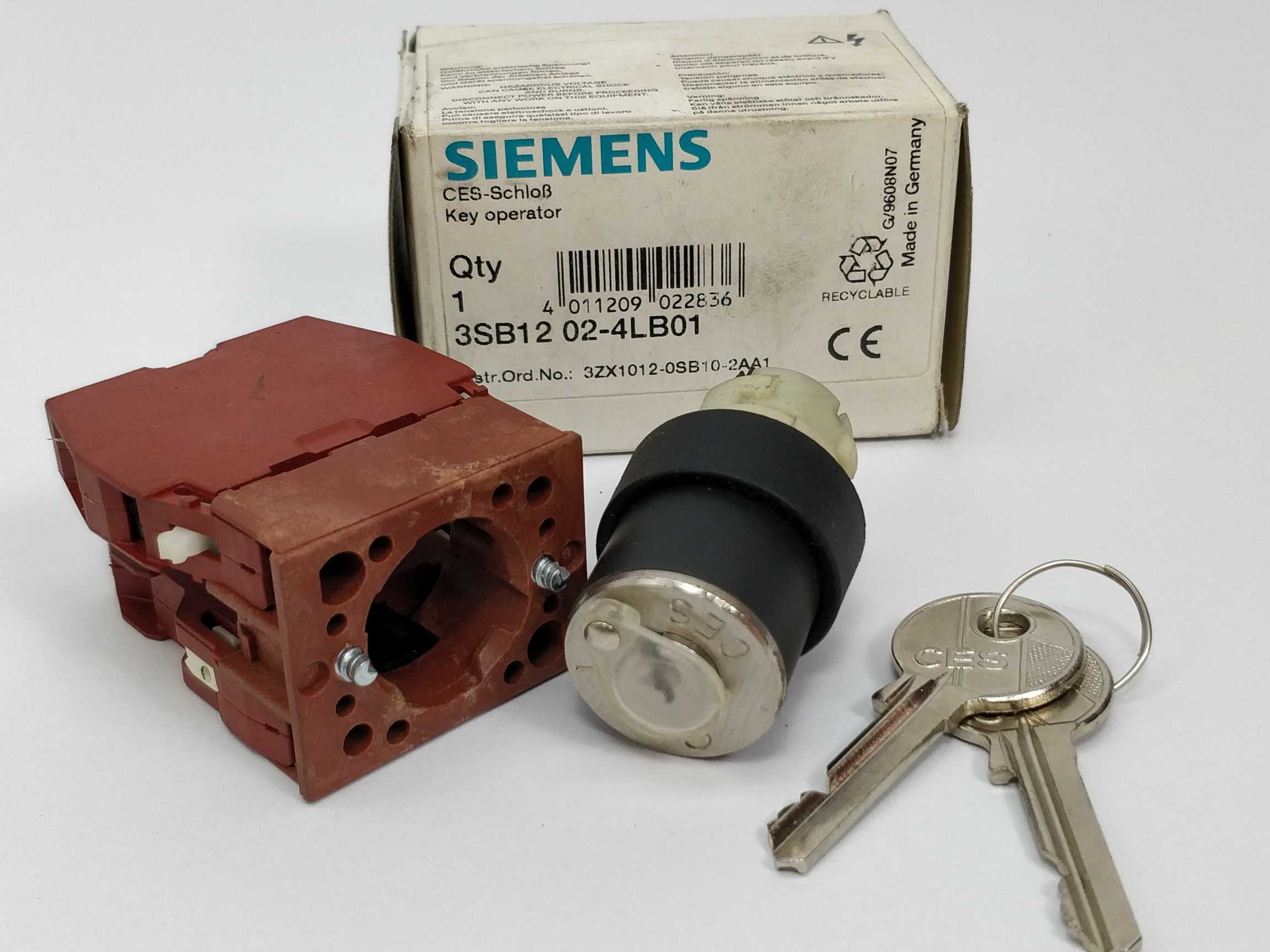 siemens-3sb12-02-4lb01-key-operated-safety-lock_0.jpg Siemens 3SB12 02-4LB01 Key operated safety lock