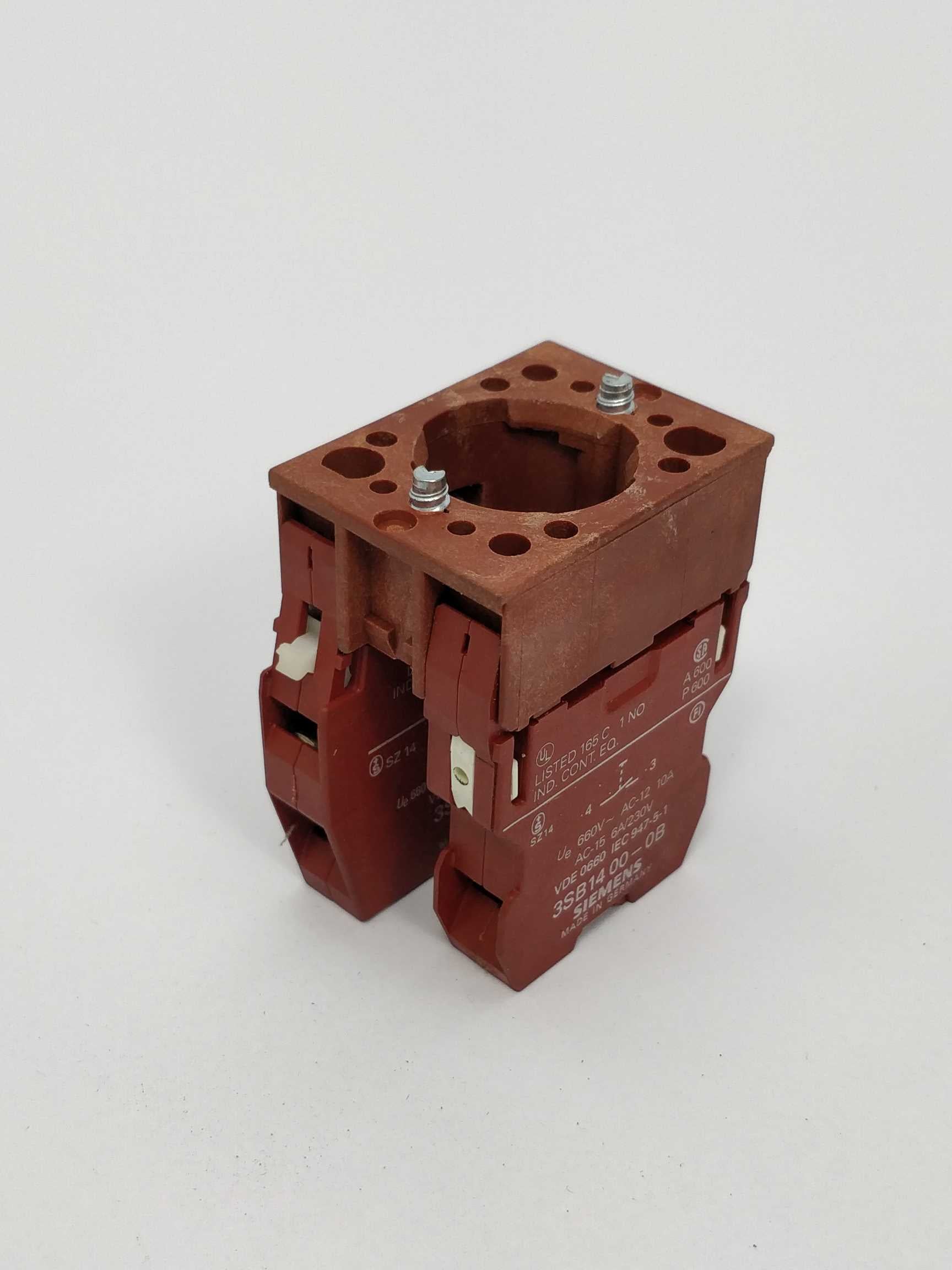 siemens-3sb12-02-4lb01-key-operated-safety-lock_2.jpg Siemens 3SB12 02-4LB01 Key operated safety lock