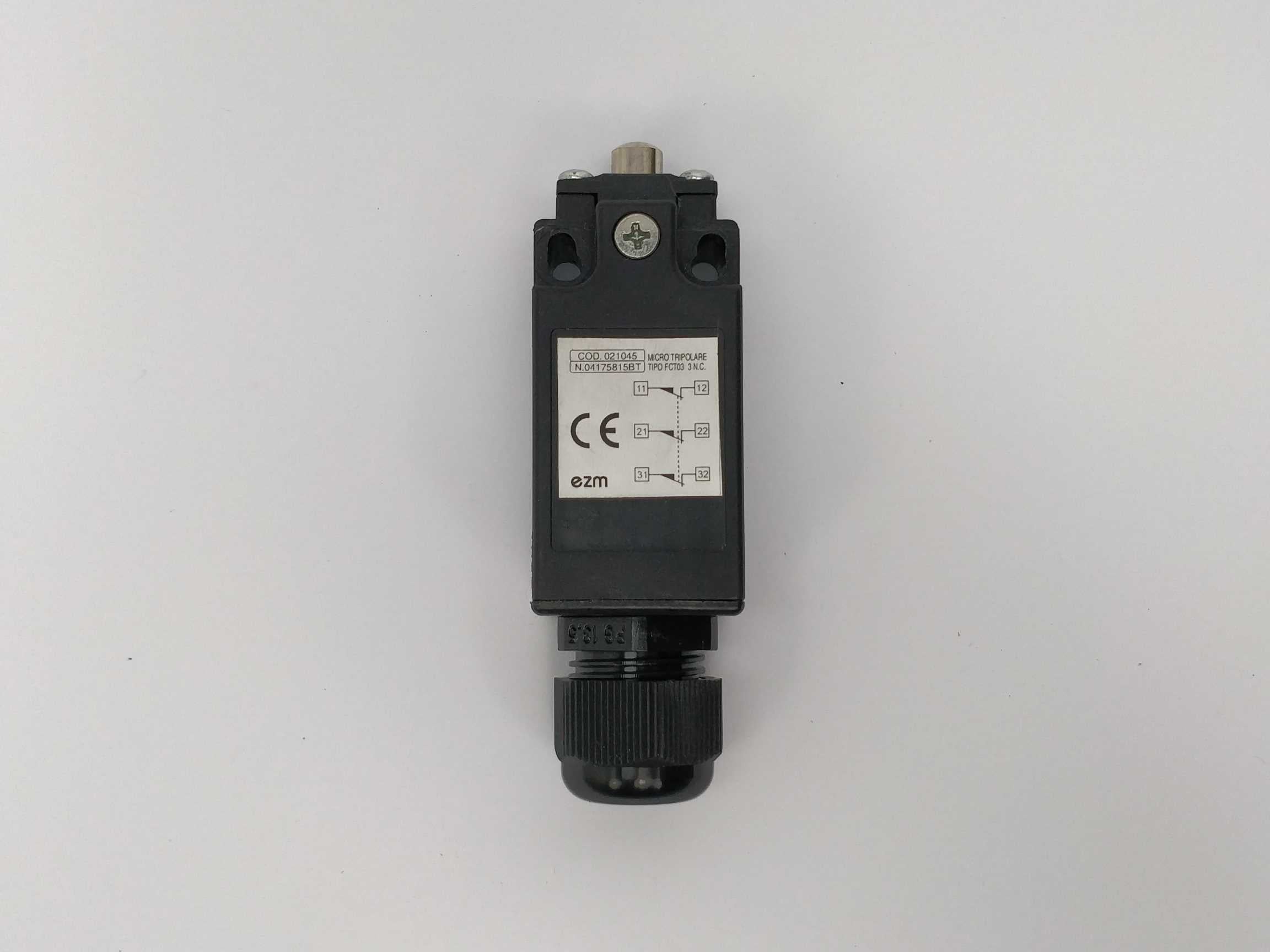 ezm-021045-micro-tripolar-n-c-for-flashing-electrical-panel_1.jpg EZM 021045 Micro tripolar N.C. for flashing electrical panel Udsalg