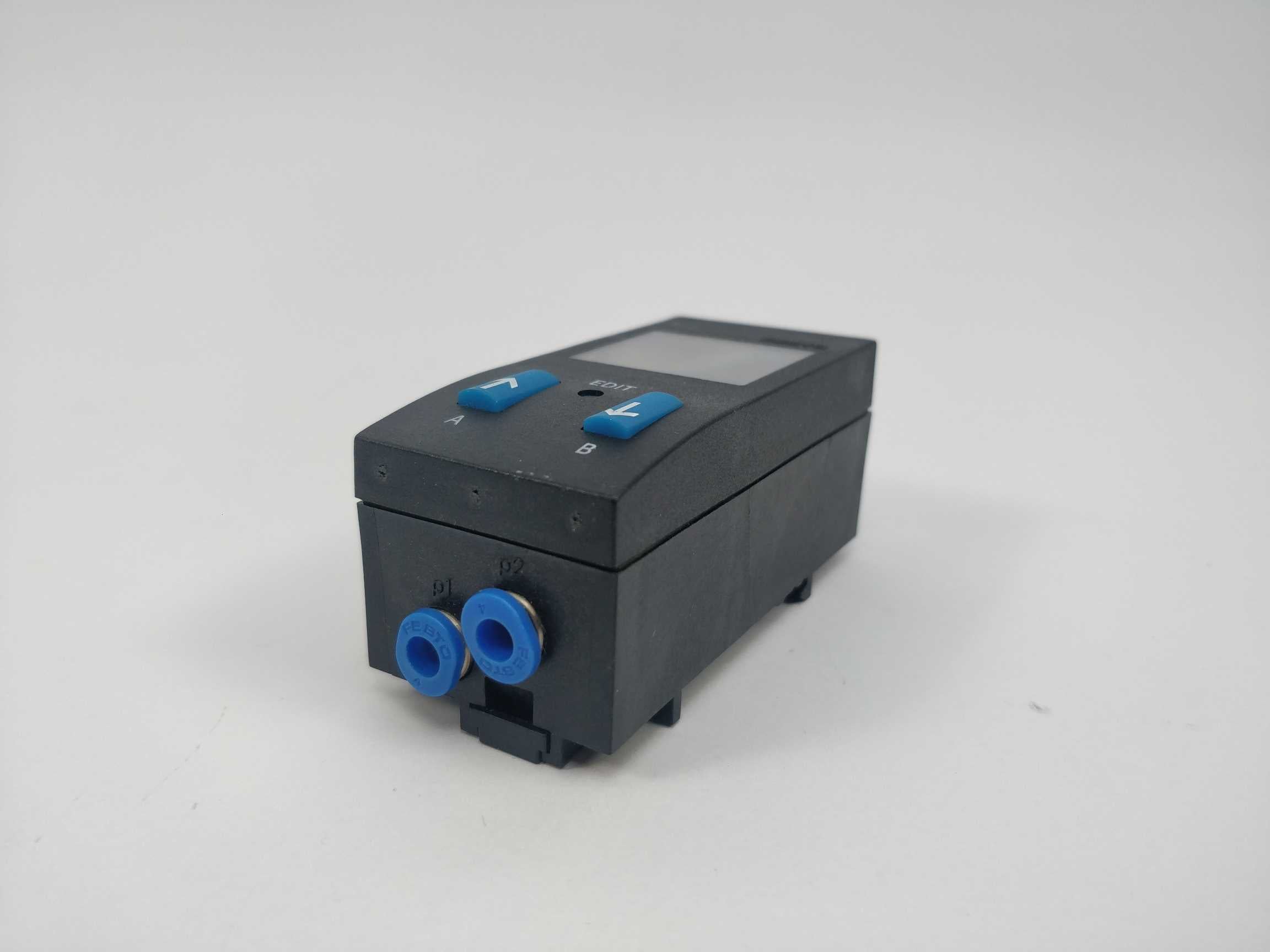festo-529964-sde1-d10-g2-hq4-l-p1-m8-pressure-sensor-0-10bar_1.jpg Festo 529964 SDE1-D10-G2-HQ4-L-P1-M8 Pressure Sensor 0-10Bar