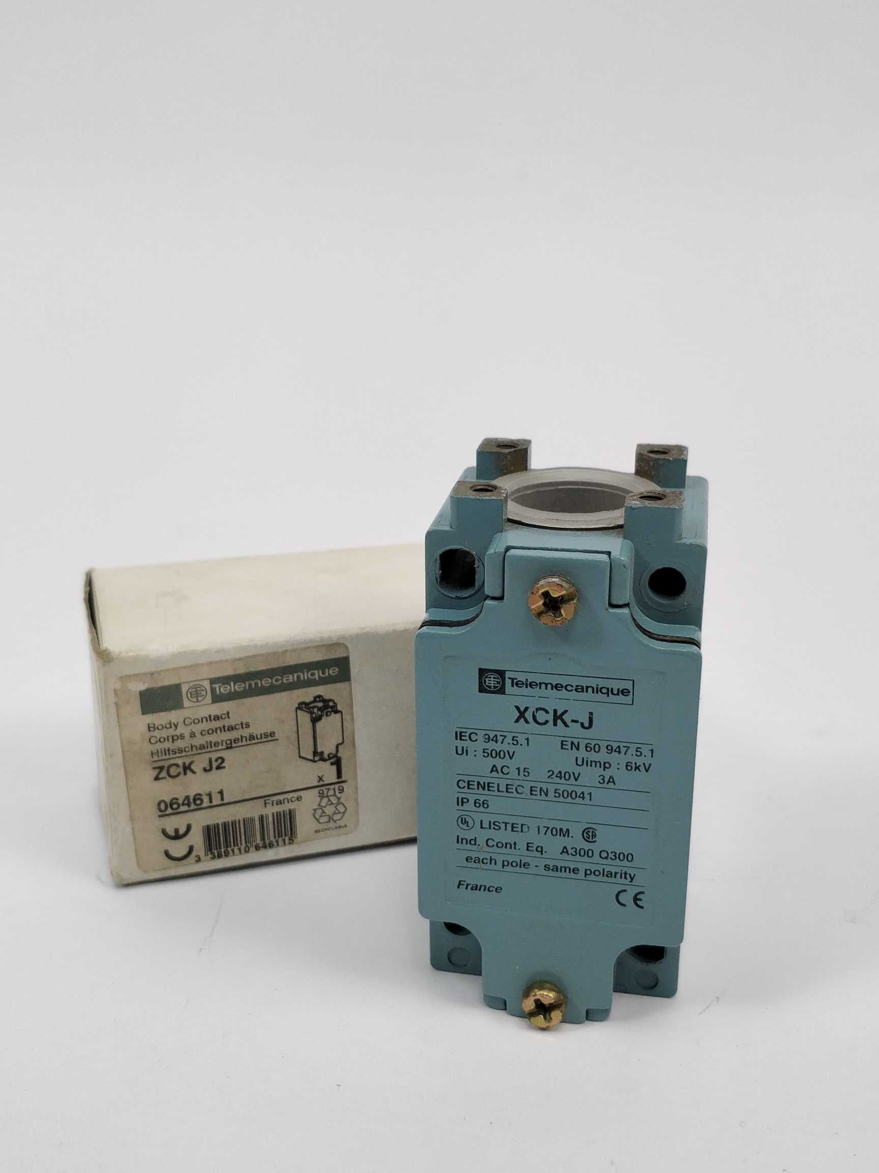 telemecanique-zck-j2-064611-body-contact-ac-15-240v-3a_0.jpg TELEMECANIQUE ZCK J2 064611 Body Contact AC 15 240V 3A