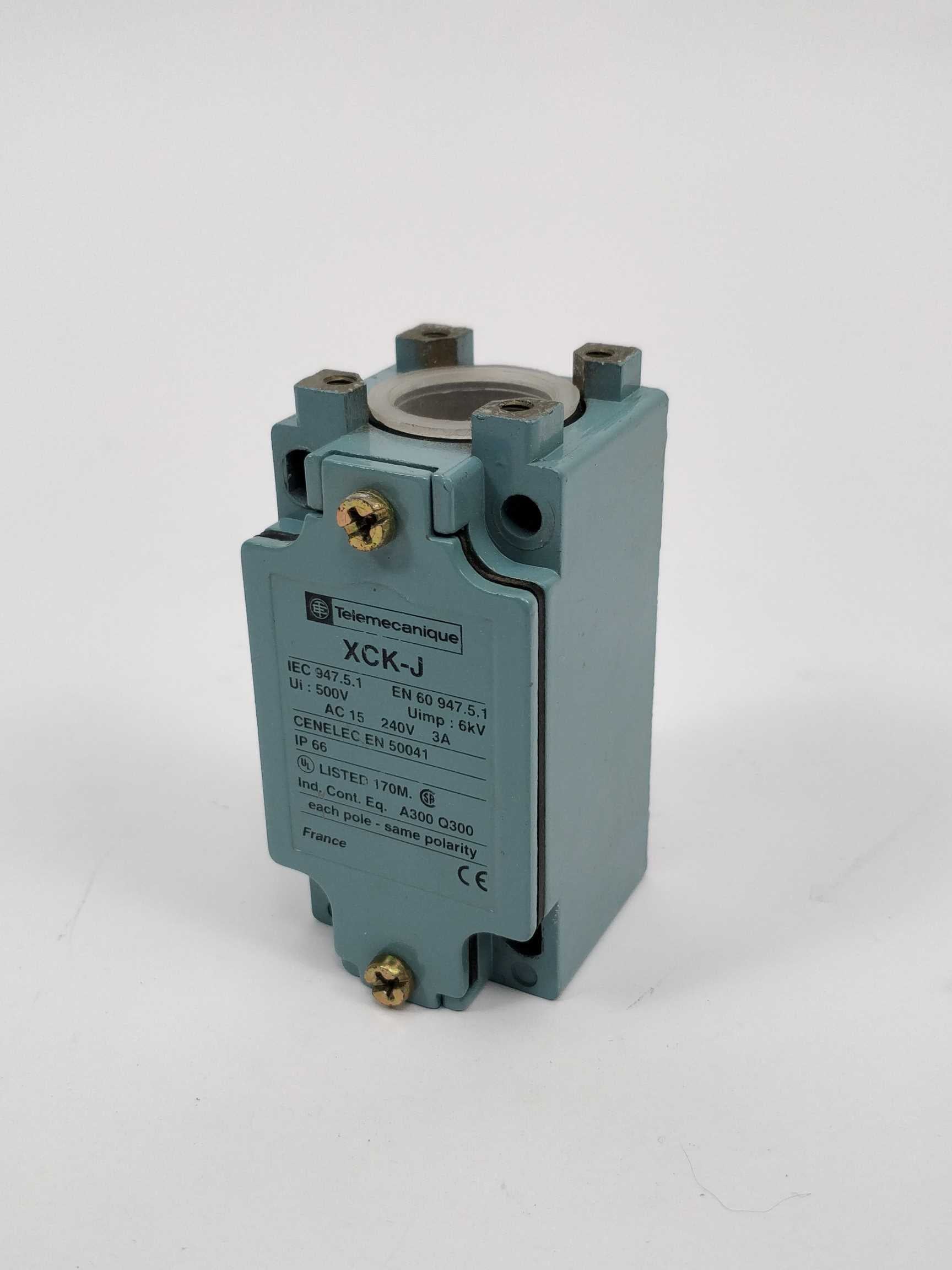 telemecanique-zck-j2-064611-body-contact-ac-15-240v-3a_1.jpg TELEMECANIQUE ZCK J2 064611 Body Contact AC 15 240V 3A