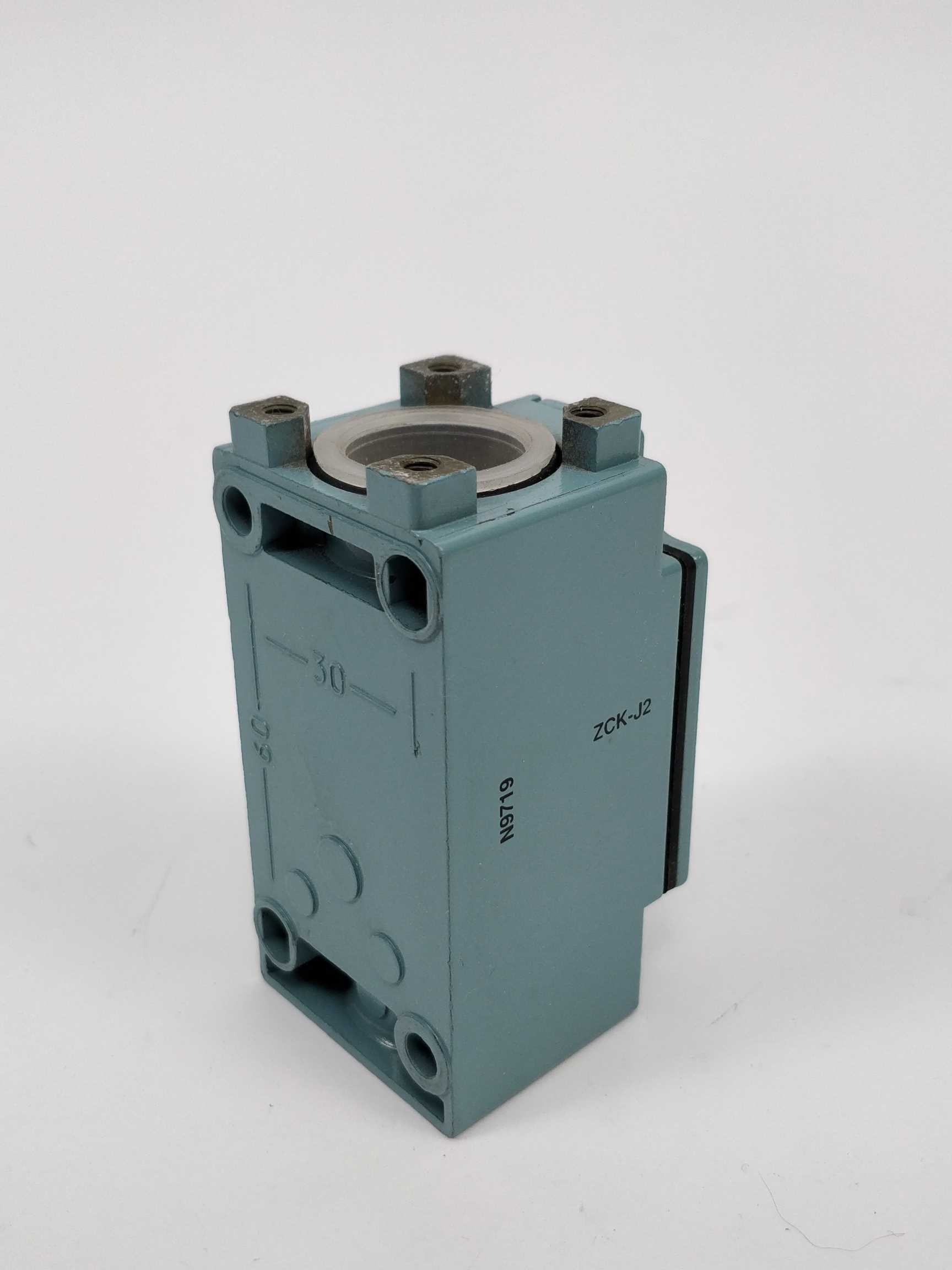 telemecanique-zck-j2-064611-body-contact-ac-15-240v-3a_2.jpg TELEMECANIQUE ZCK J2 064611 Body Contact AC 15 240V 3A