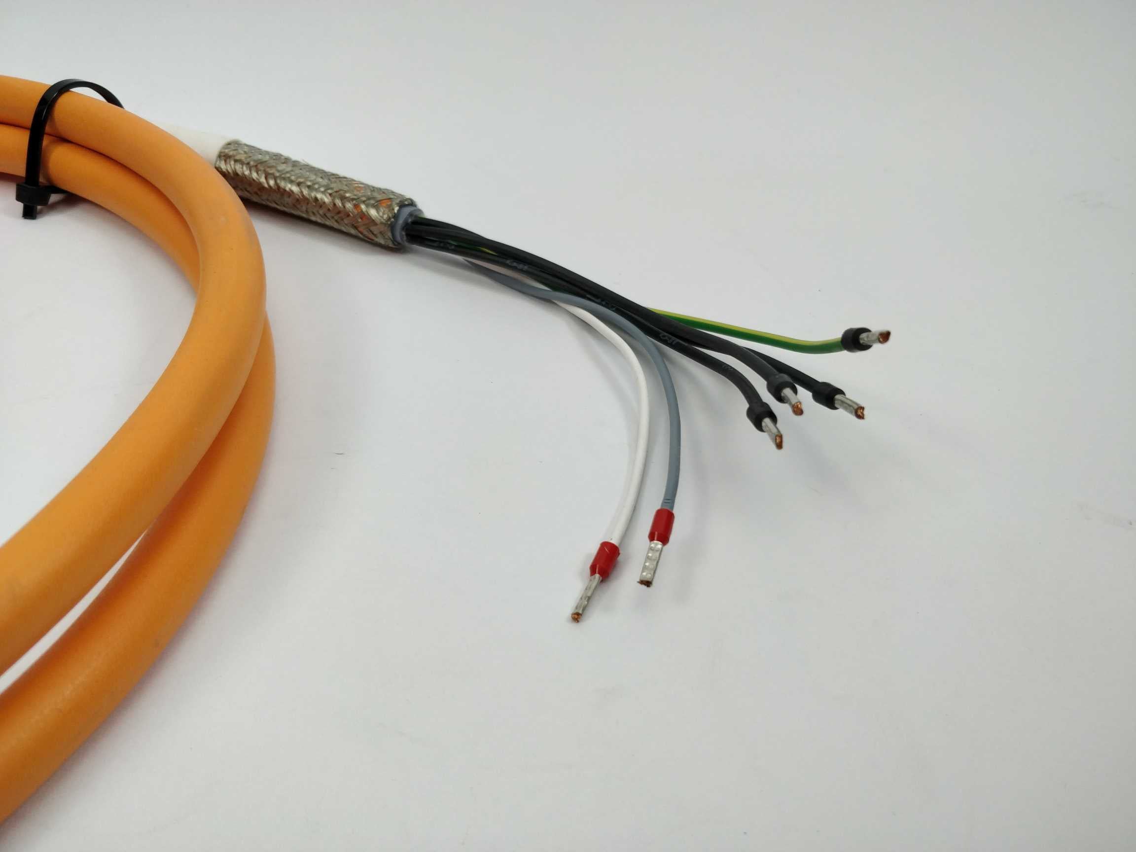 schneider-electric-vw3m5101r30-electric-motor-cable-2-25m_2.jpg Schneider Electric VW3M5101R30 Electric Motor Cable, 2.25m