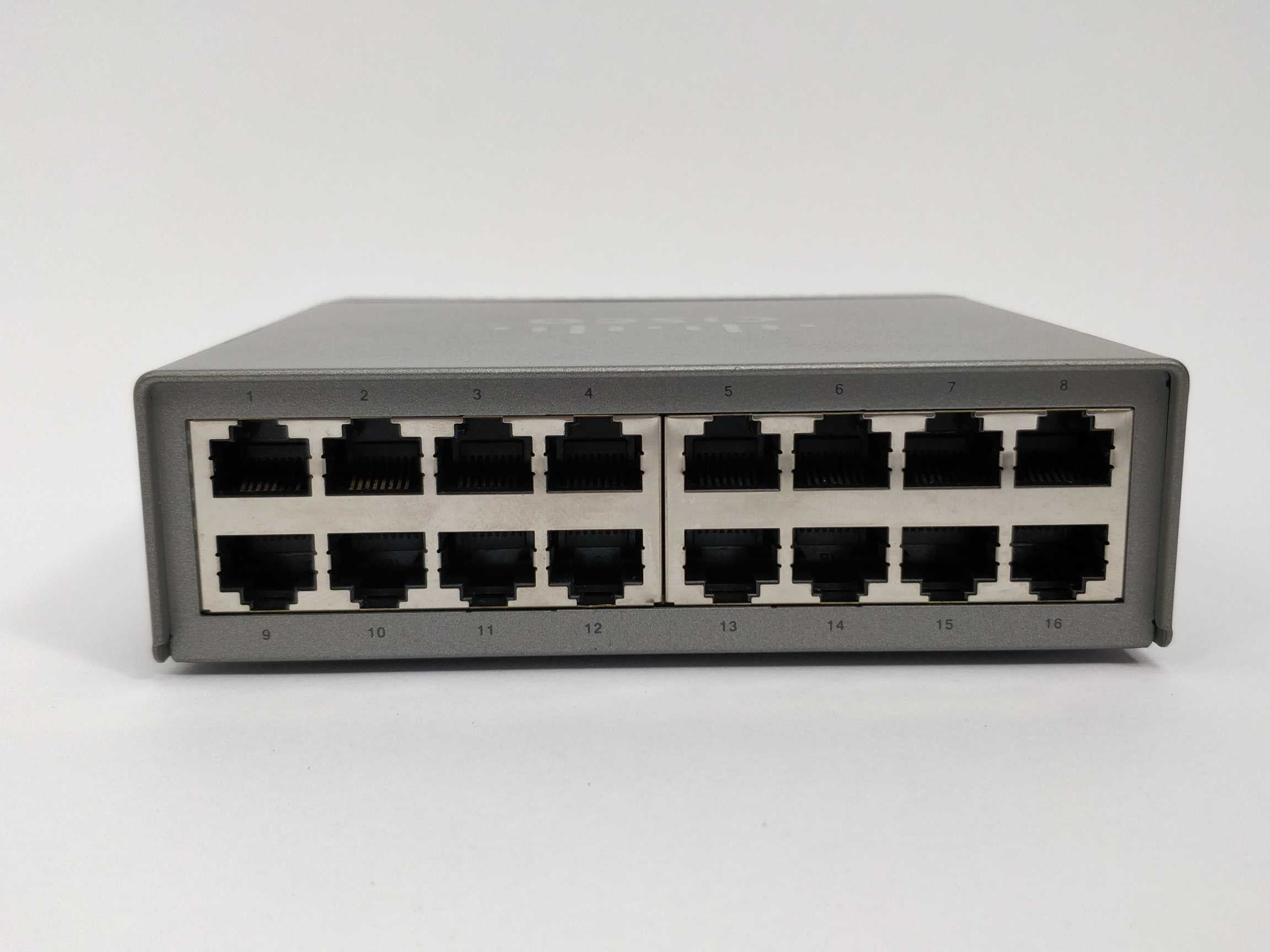cisco-sf100d-16-16-port-desktop-10-100-switch_3.jpg CISCO SF100D-16 16-Port Desktop 10/100 Switch