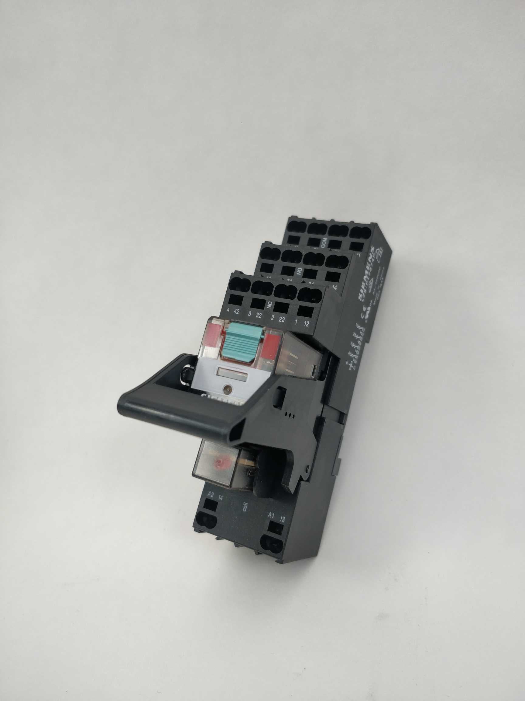 siemens-lzspt5d5r24-plug-in-relay-complete-unit-4-pcs_1.jpg Siemens lZS:PT5D5R24 Plug-in Relay Complete Unit 4 Pcs.