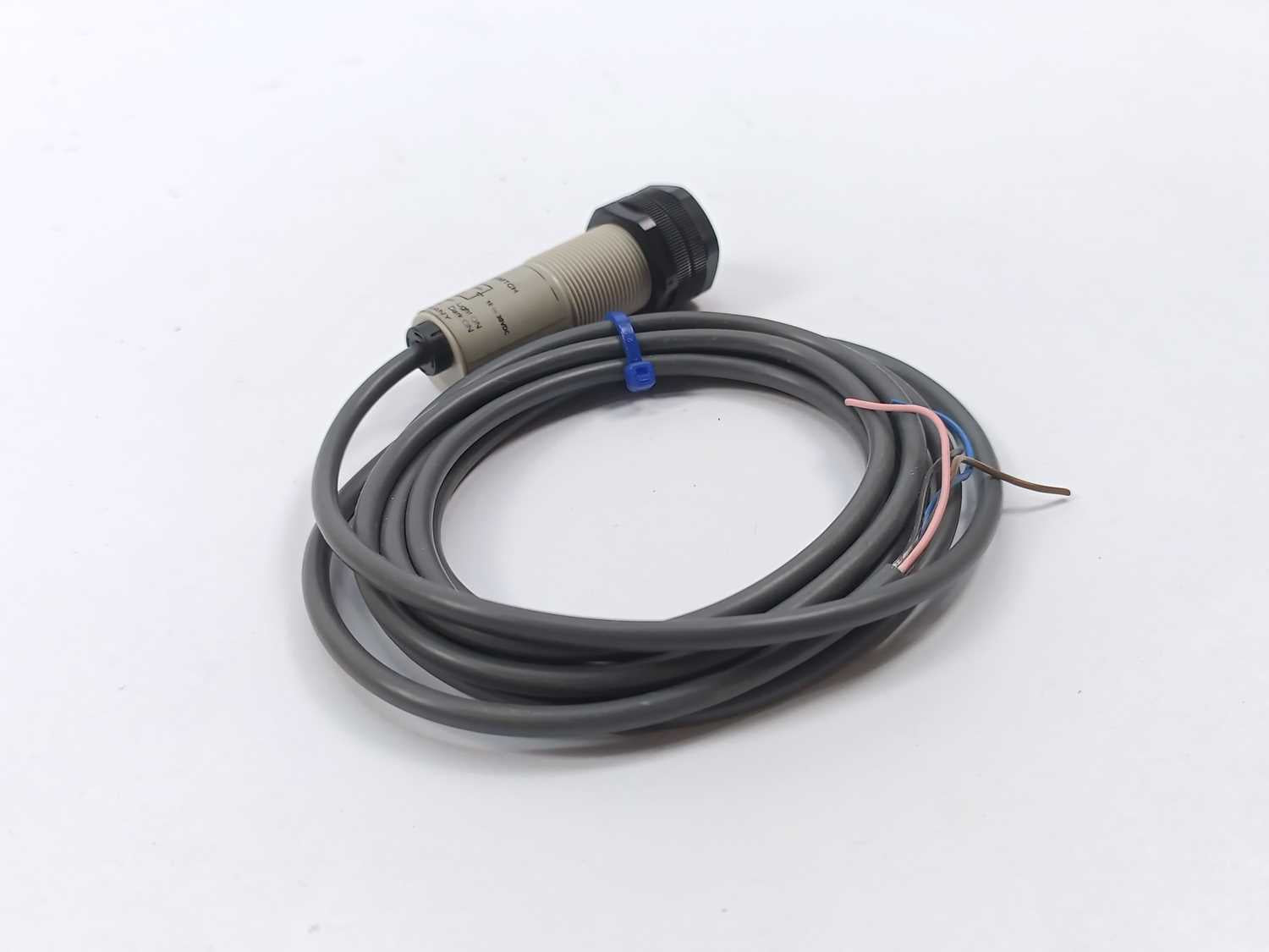 omron-e3f2-7db4-photoelectric-switch_1.jpg OMRON E3F2-7DB4 Photoelectric switch Hot på udsalg