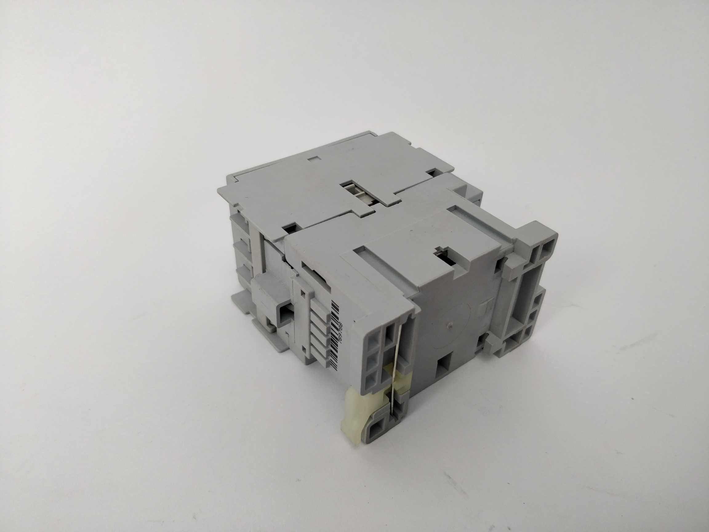 ab-100-c0910-aux-contactor-ser-a-24-v-50-60-hz_2.jpg AB 100-C09*10 Aux. Contactor Ser. A 24 V 50/60 Hz