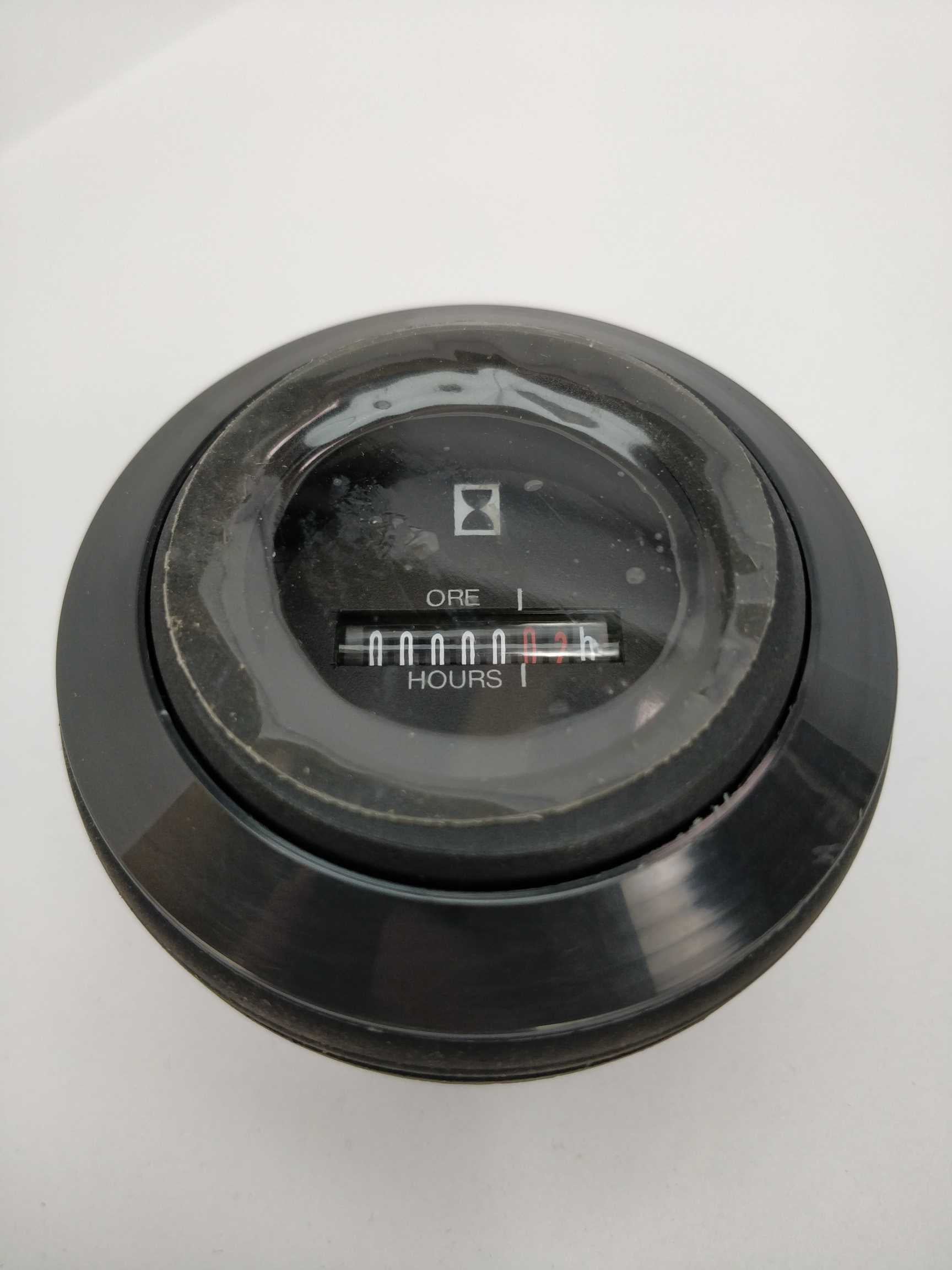 cobo-06000079-01-electric-hour-meter-12-24v_1.jpg COBO 06000079.01 Electric Hour Meter 12/24V