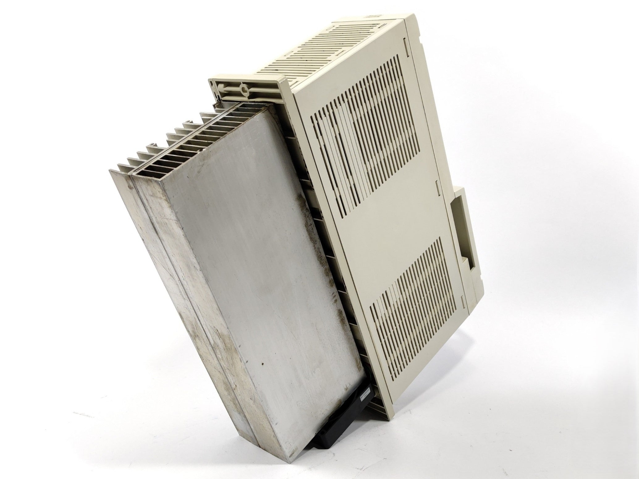 mitsubishi-mds-a-sp-55-spindle-drive-unit-with-2cn20-connector-slots_1.jpg Mitsubishi MDS-A-SP-55 Spindle Drive Unit with 2CN20 connector slots