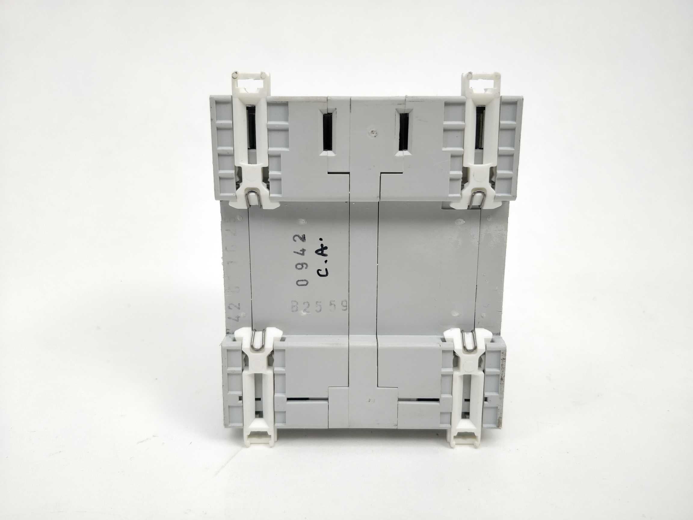 legrand-08075-c10-400v-circuit-breaker_2.jpg Legrand 08075 C10 400V Circuit Breaker
