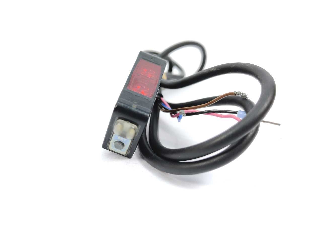 KEYENCE PZ-V31P Square Reflective Photoelectic Sensor