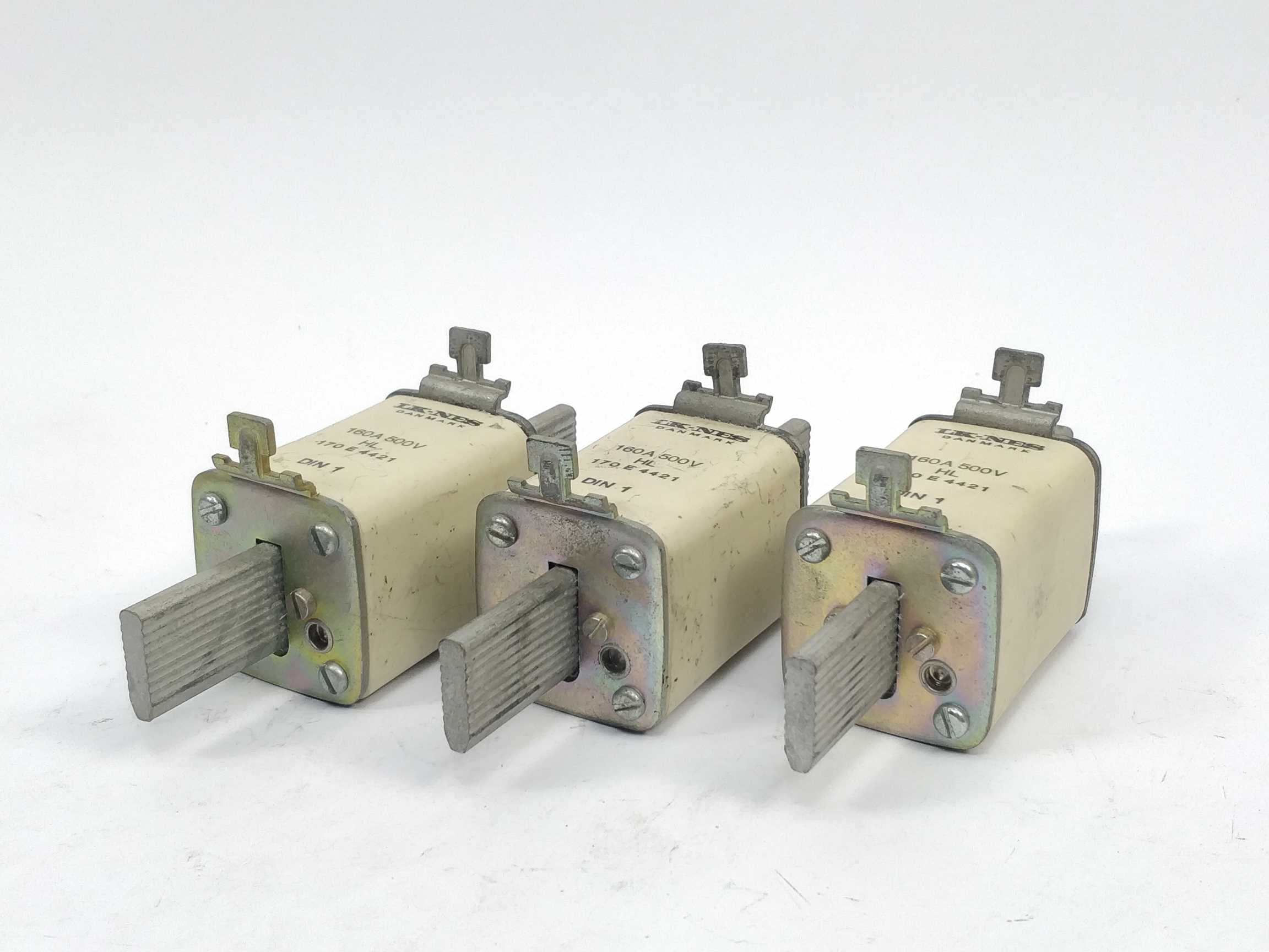 lk-bussmann-170e4421-fuse-160a-500v-hl-din-1-3-pcs_2.jpg LK/Bussmann 170E4421 Fuse 160A 500V HL DIN 1 3 Pcs.