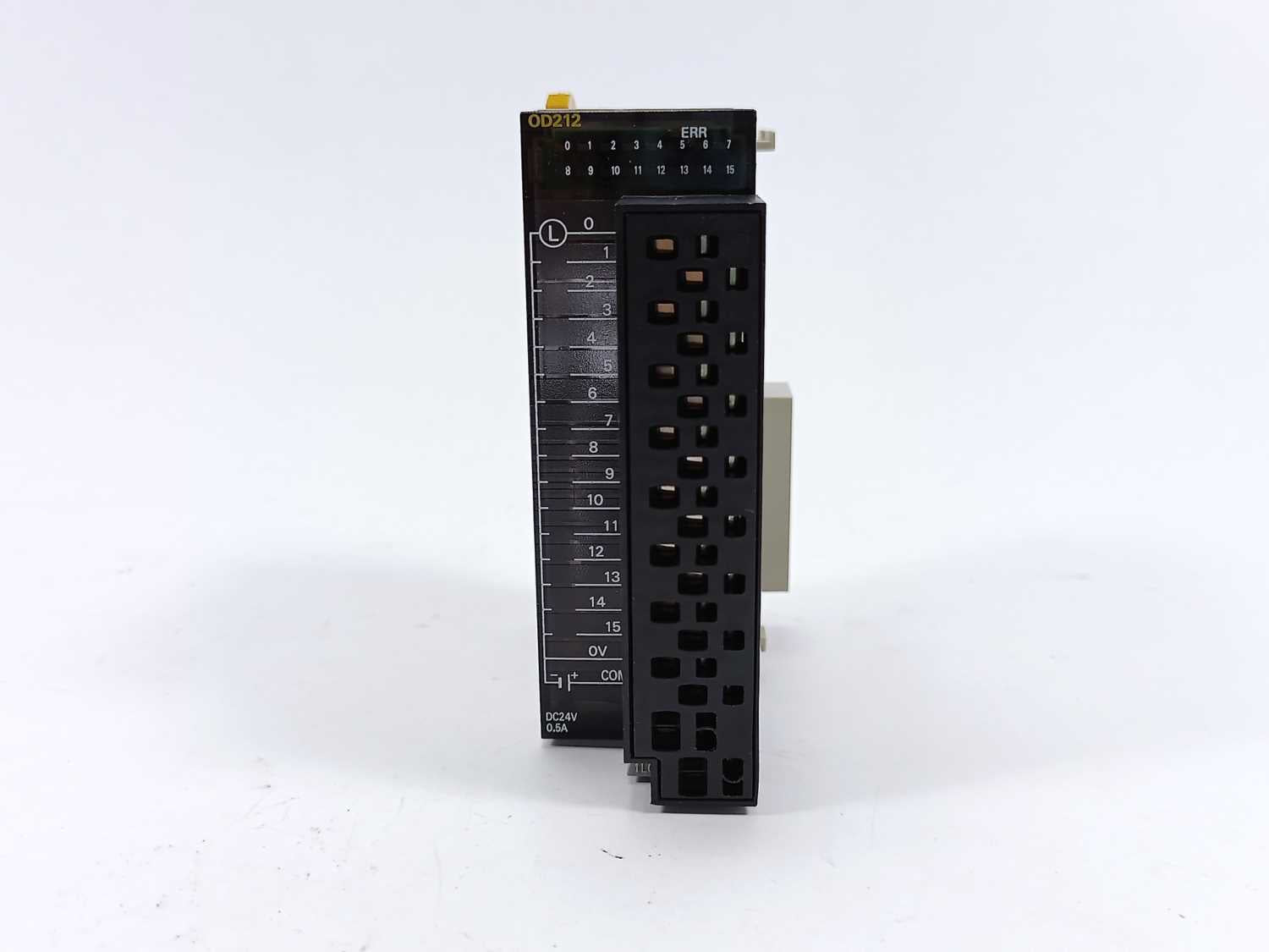 OMRON CJ1W-OD212 (SL) Output module w/ Connector block