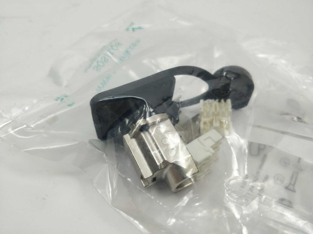neutrik-ne8fdx-y6-w-panel-connector-shielded_3.jpg Neutrik NE8FDX-Y6-W Panel connector, shielded