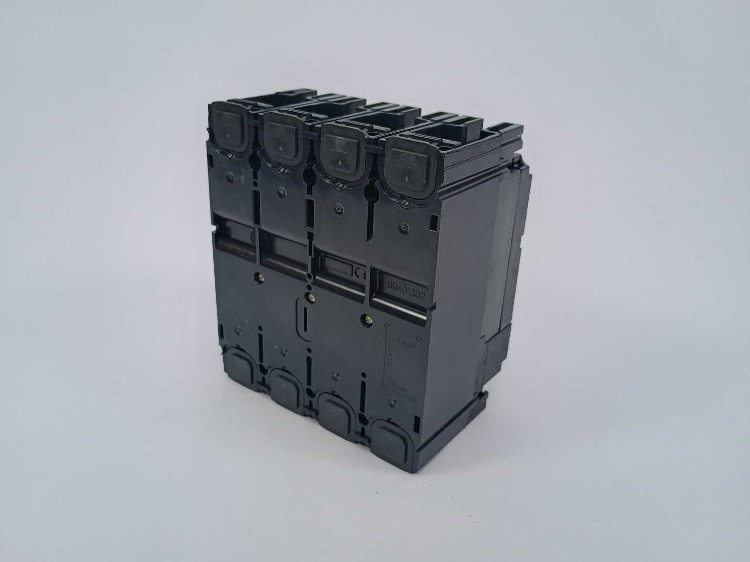 schneider-electric-lv431131-compact-nsx-250b_2.jpg Schneider Electric LV431131 Compact NSX 250B