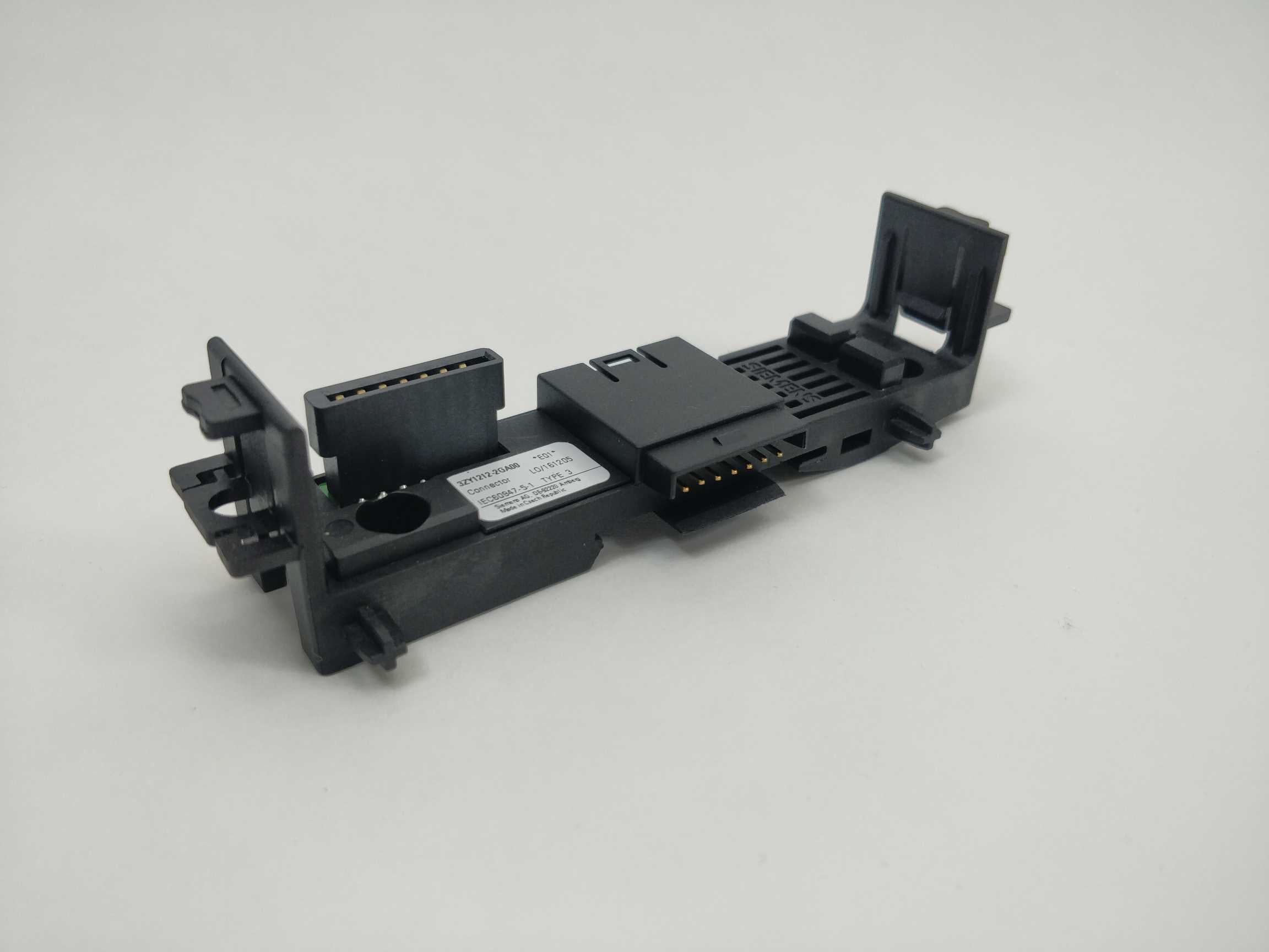 siemens-3zy1212-2ga00-device-connector-for-3sk2-safety-relay_0.jpg Siemens 3ZY1212-2GA00 Device connector for 3SK2 safety relay