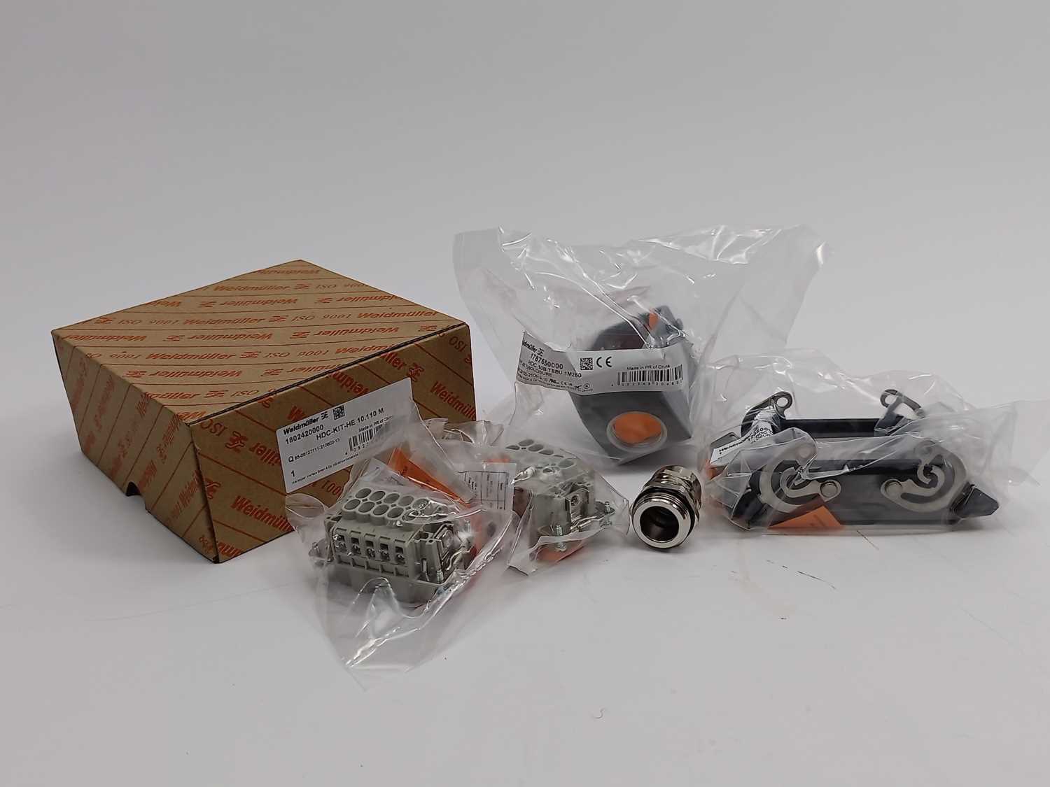 weidmuller-1802420000-hdc-kit-he-10-110-m-connector-kit_0.jpg Weidmüller 1802420000 HDC-KIT-HE 10.110 M Connector Kit