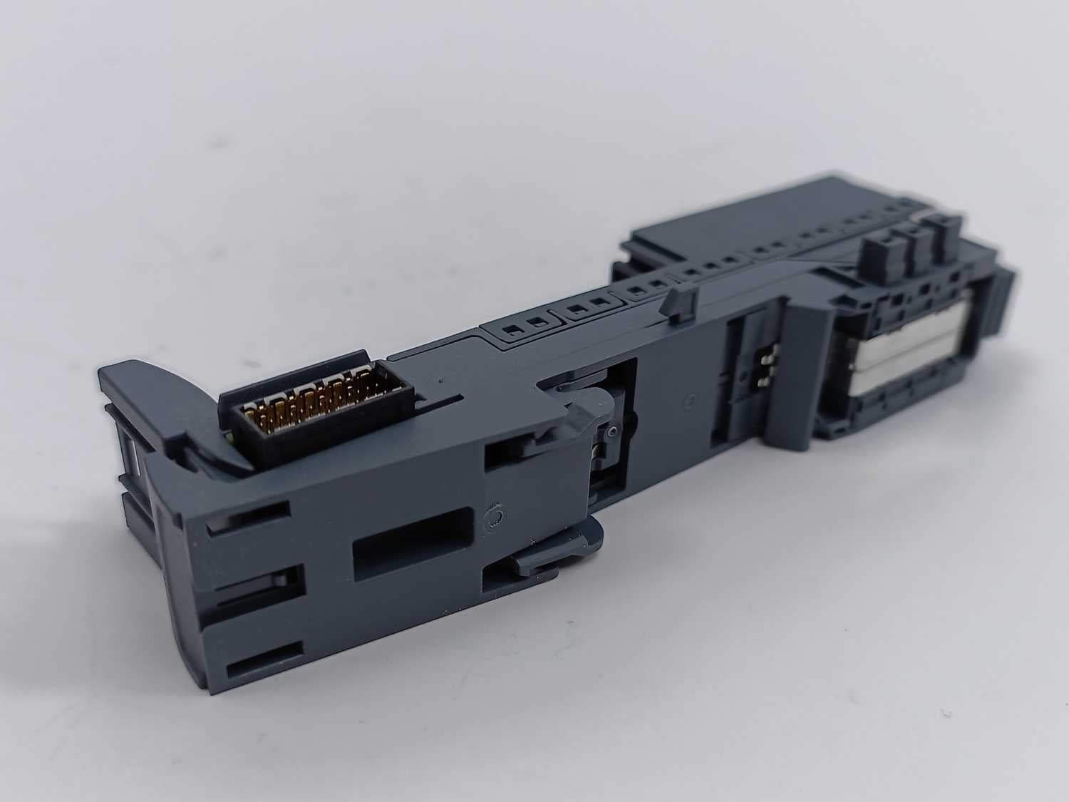 siemens-6es7193-6bp20-0bf0-baseunit-simatic-et-200sp_3.jpg Siemens 6ES7193-6BP20-0BF0 Baseunit, Simatic ET 200SP