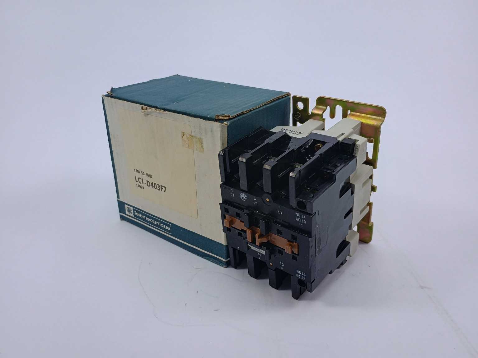 telemecanique-lc1-d403f7-contactor-11003-with-lx6-d401106_0.jpg TELEMECANIQUE LC1-D403F7 Contactor 11003 with LX6-D401106