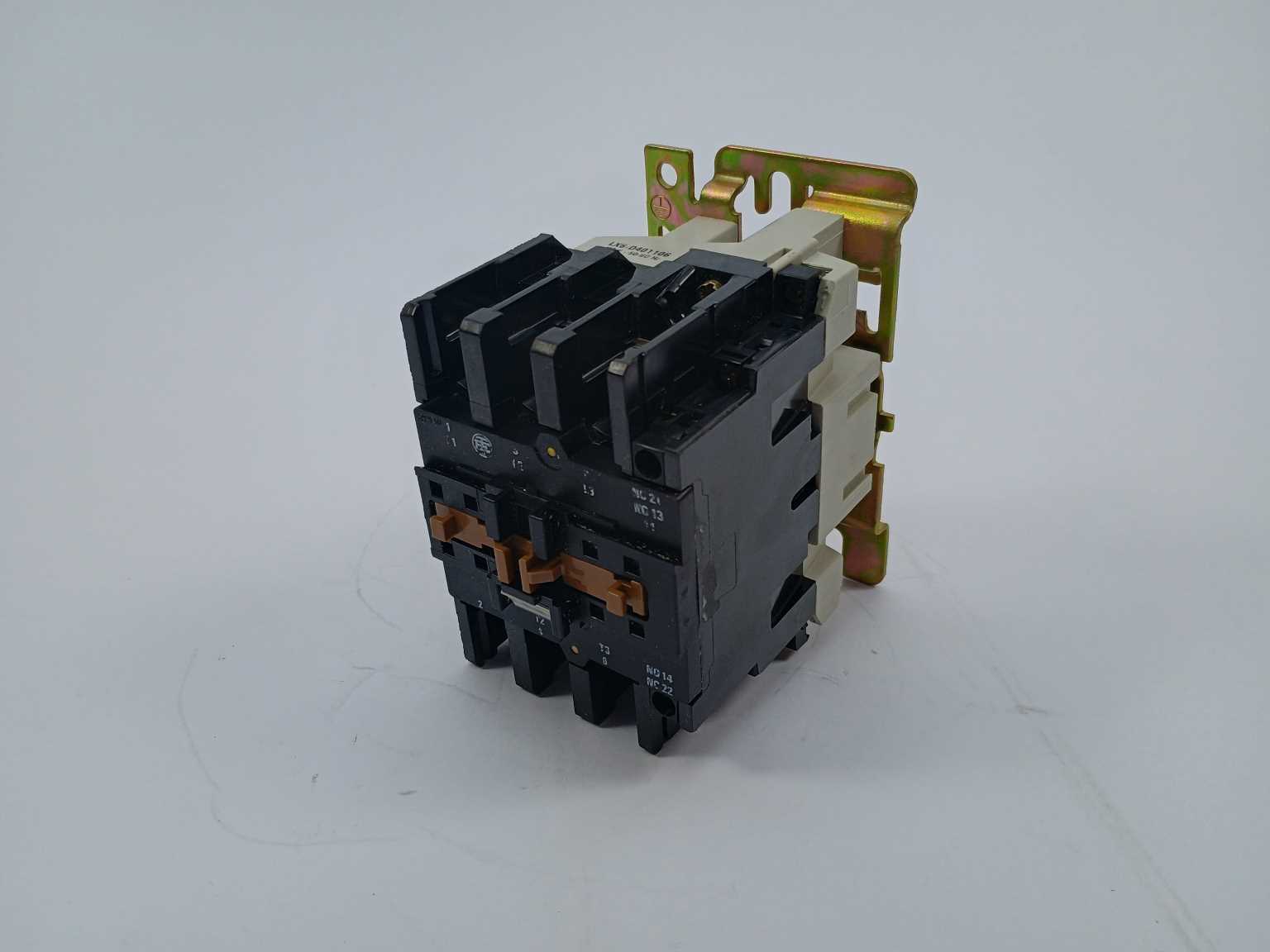 telemecanique-lc1-d403f7-contactor-11003-with-lx6-d401106_1.jpg TELEMECANIQUE LC1-D403F7 Contactor 11003 with LX6-D401106