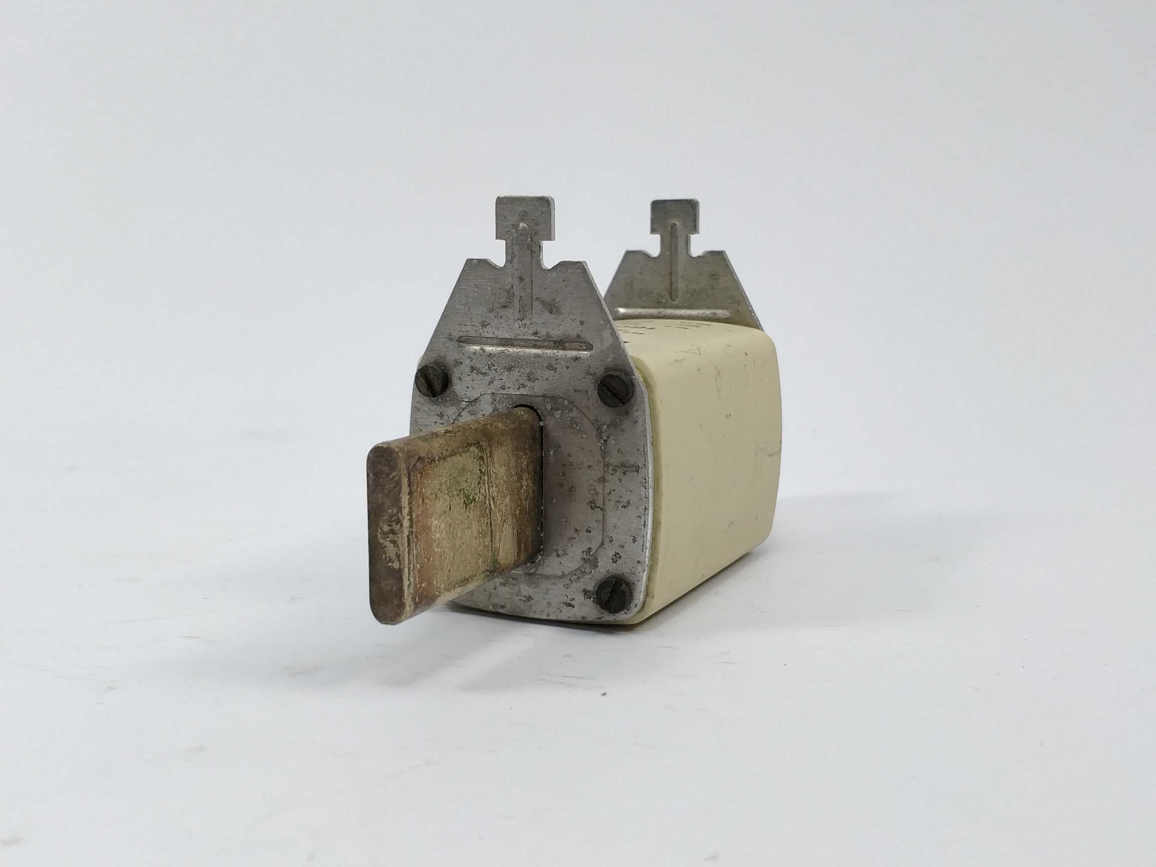 efen-350540080-fuse-160a-500v-nh2-gg-120ka_3.jpg Efen 350540080 Fuse 160A 500V NH2 gG 120kA