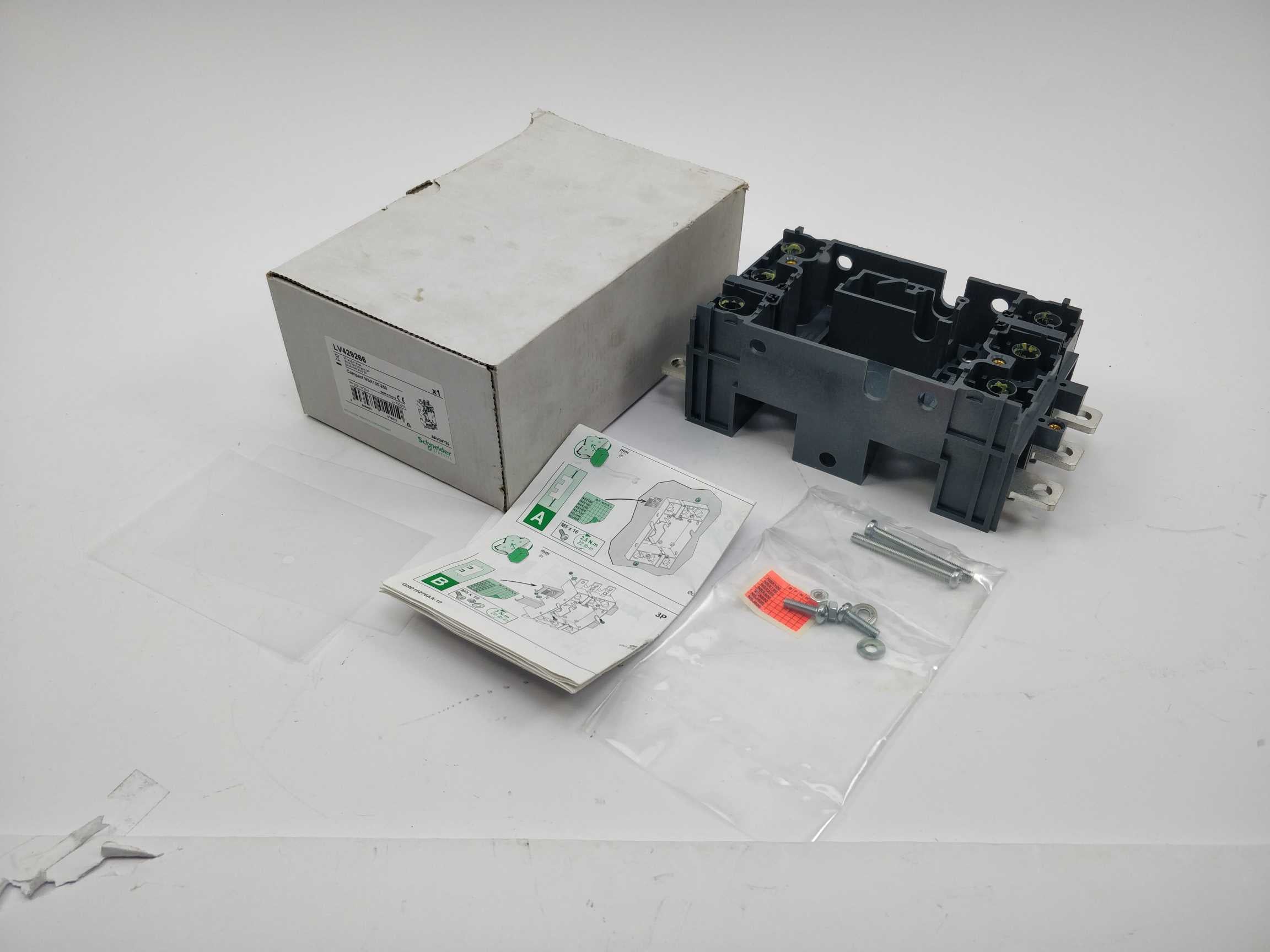 Schneider Electric LV429266 Plug in base, 3 poles
